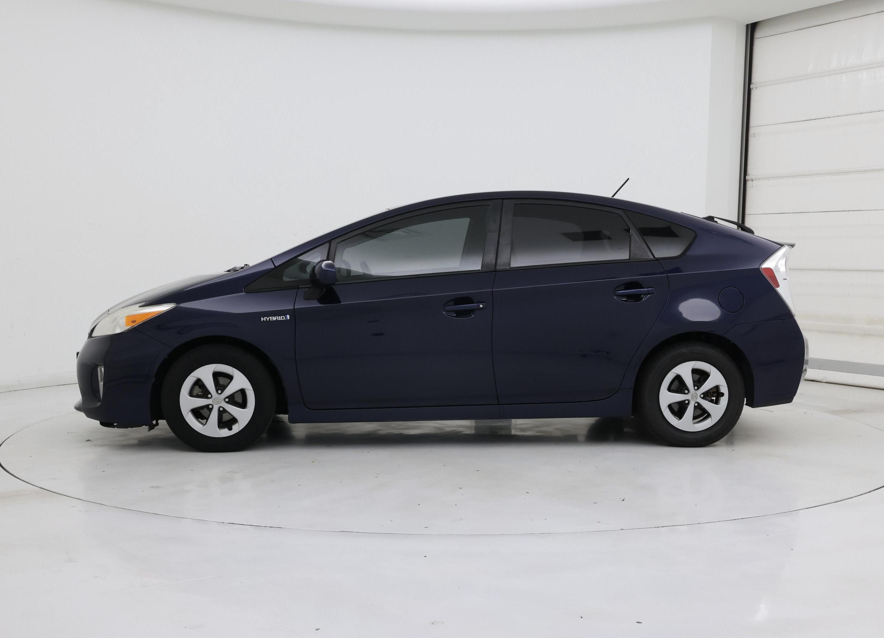 Thumbnail: 2015 Toyota Prius - 3