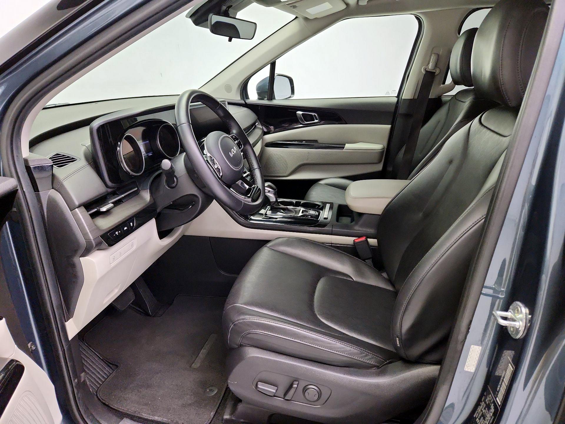 Thumbnail: 2023 Kia Carnival - 11
