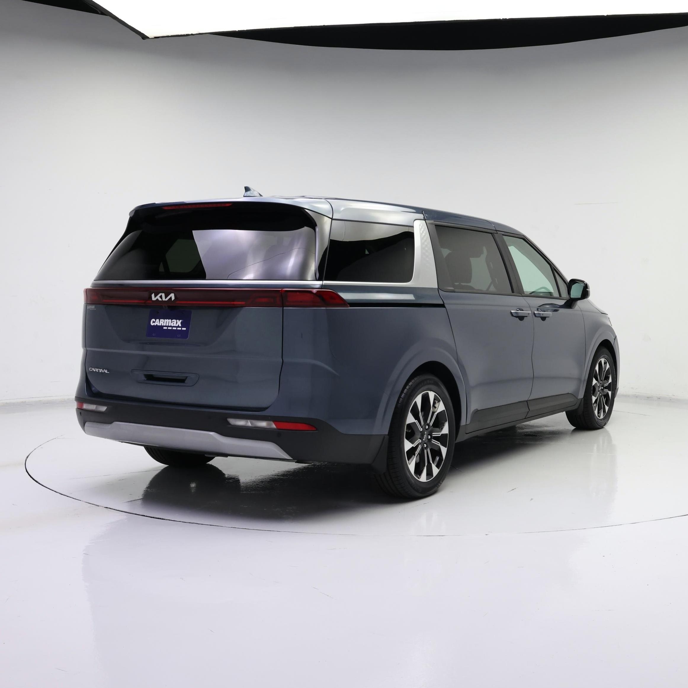 Thumbnail: 2023 Kia Carnival - 8