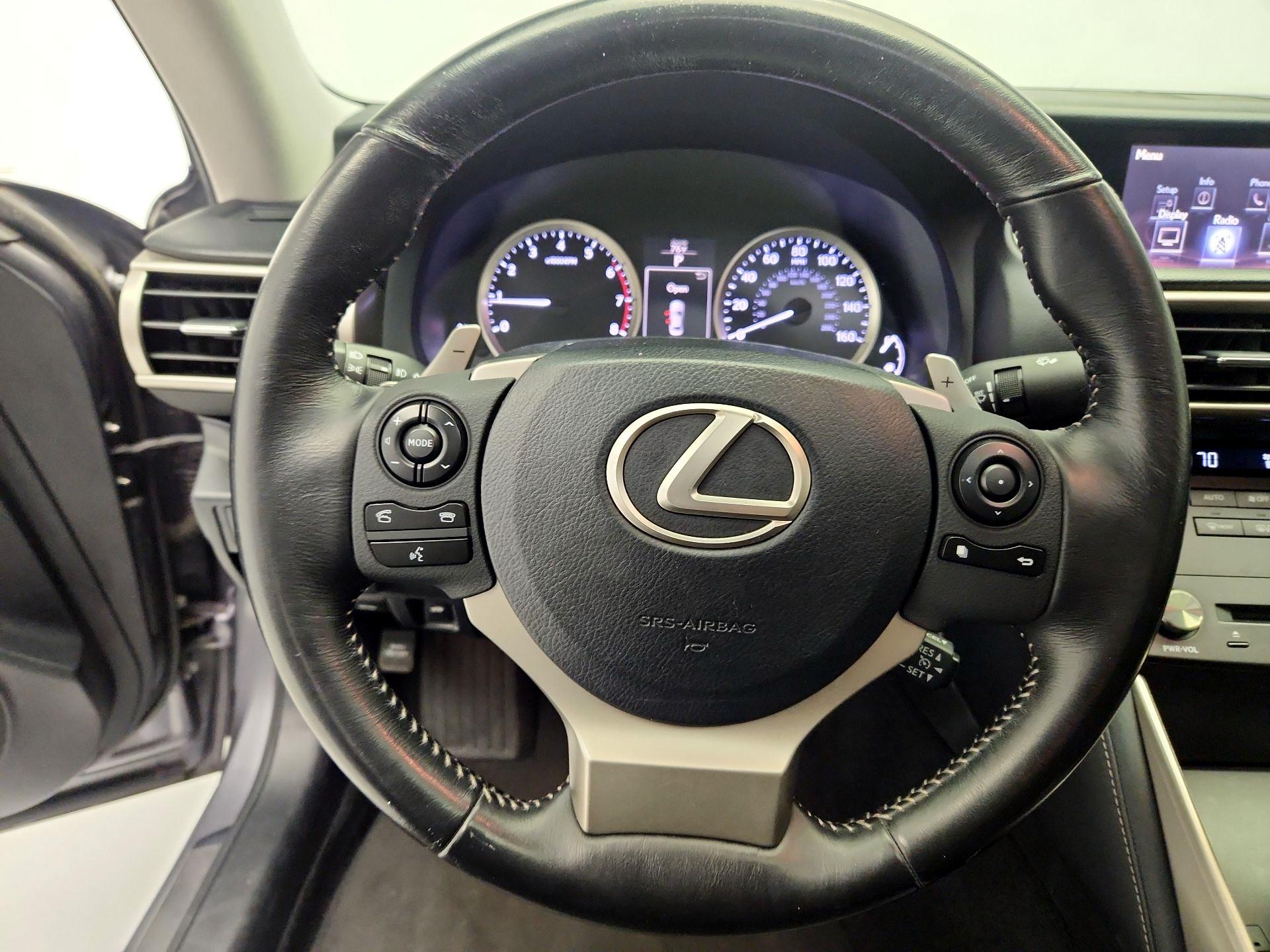 Thumbnail: 2016 Lexus IS - 10