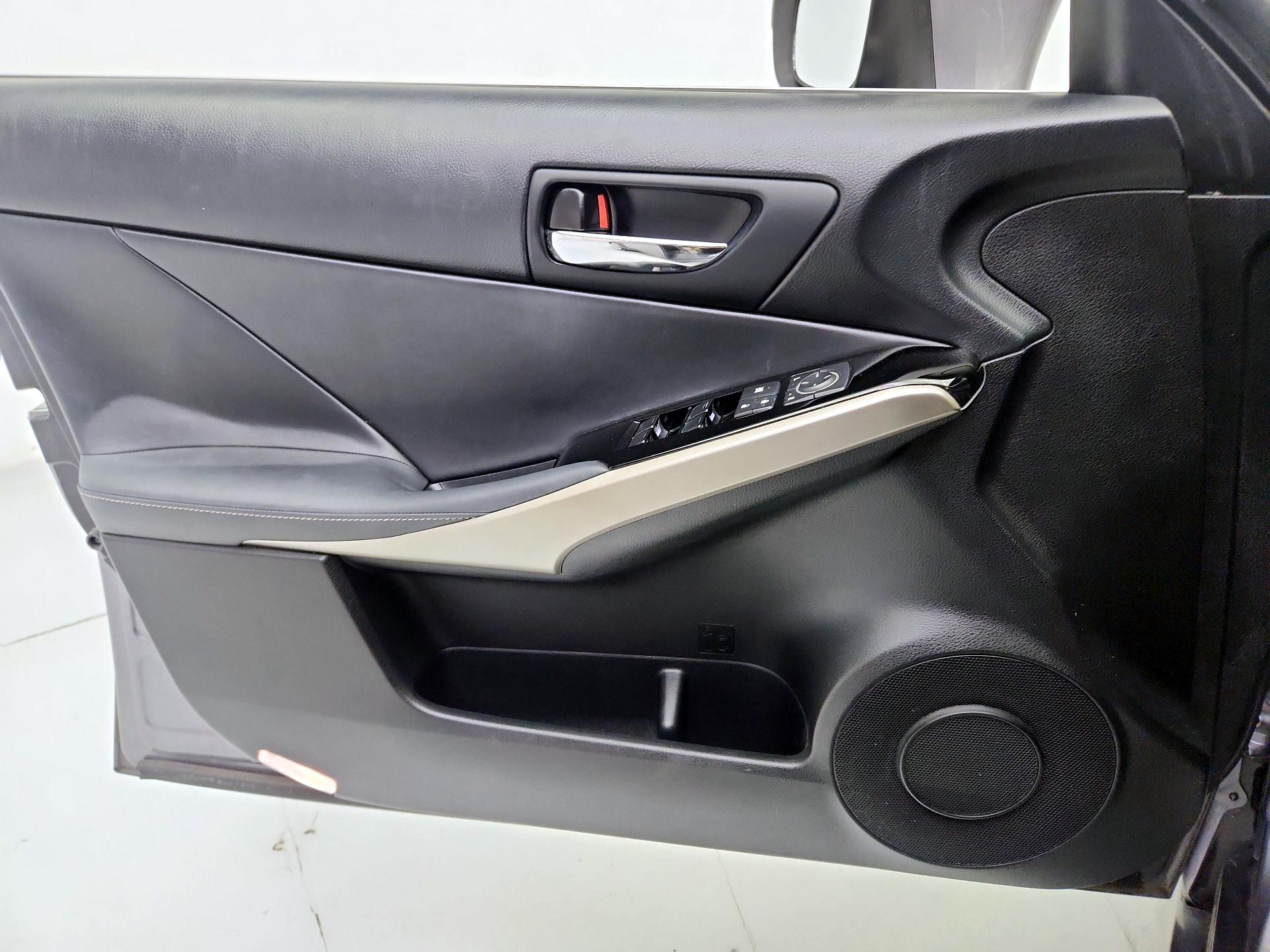 Thumbnail: 2016 Lexus IS - 12