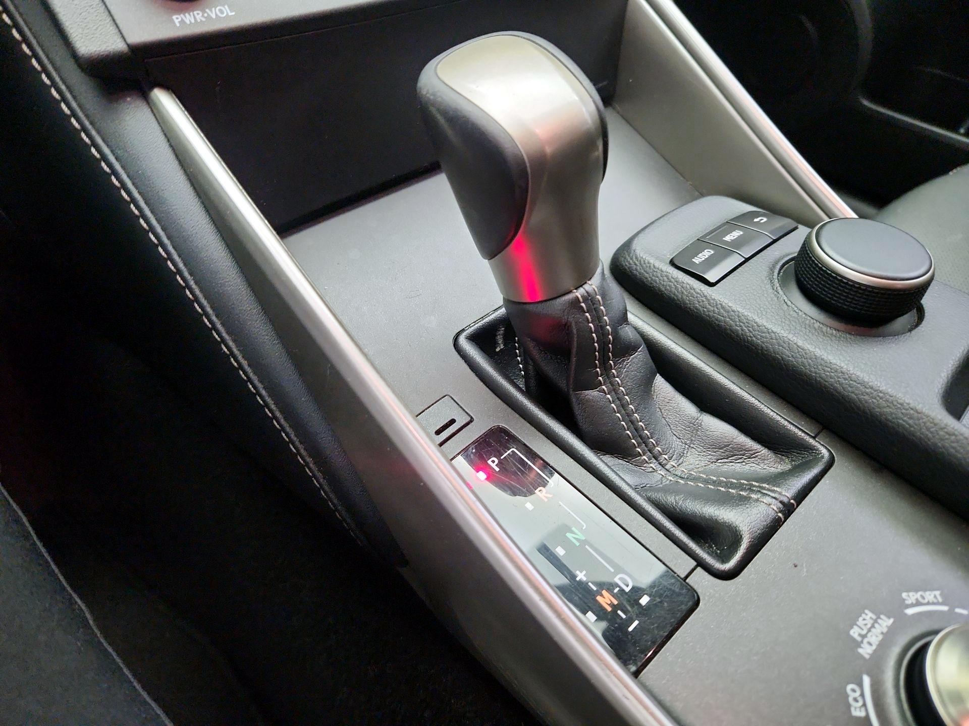 Thumbnail: 2016 Lexus IS - 17