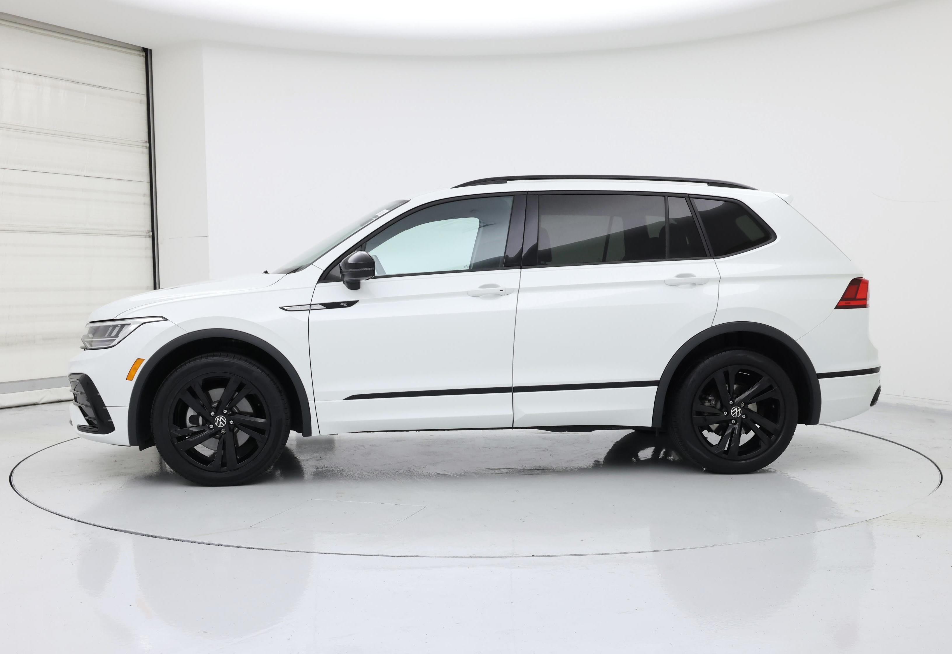 Thumbnail: 2023 Volkswagen Tiguan - 3