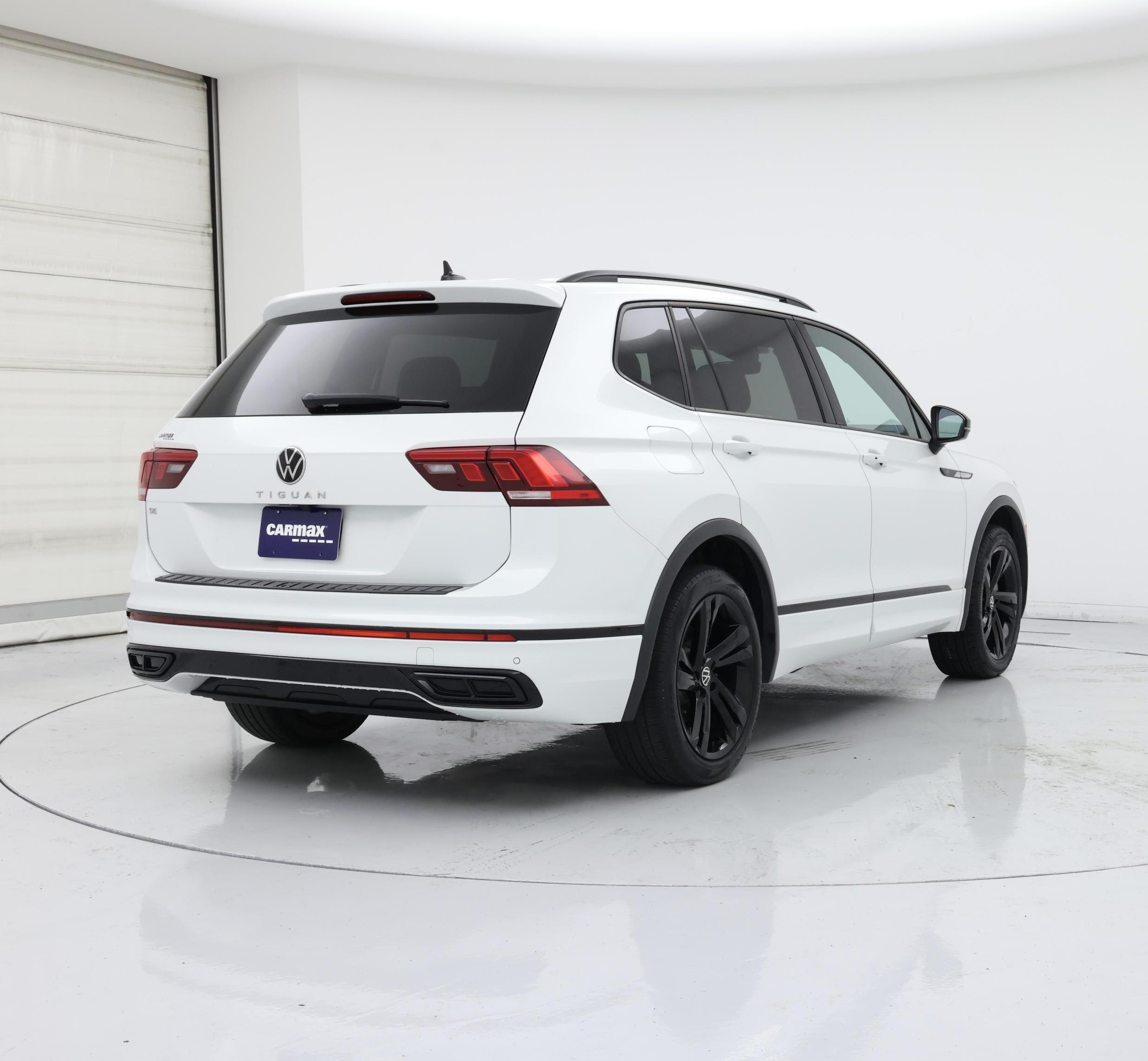 Thumbnail: 2023 Volkswagen Tiguan - 8