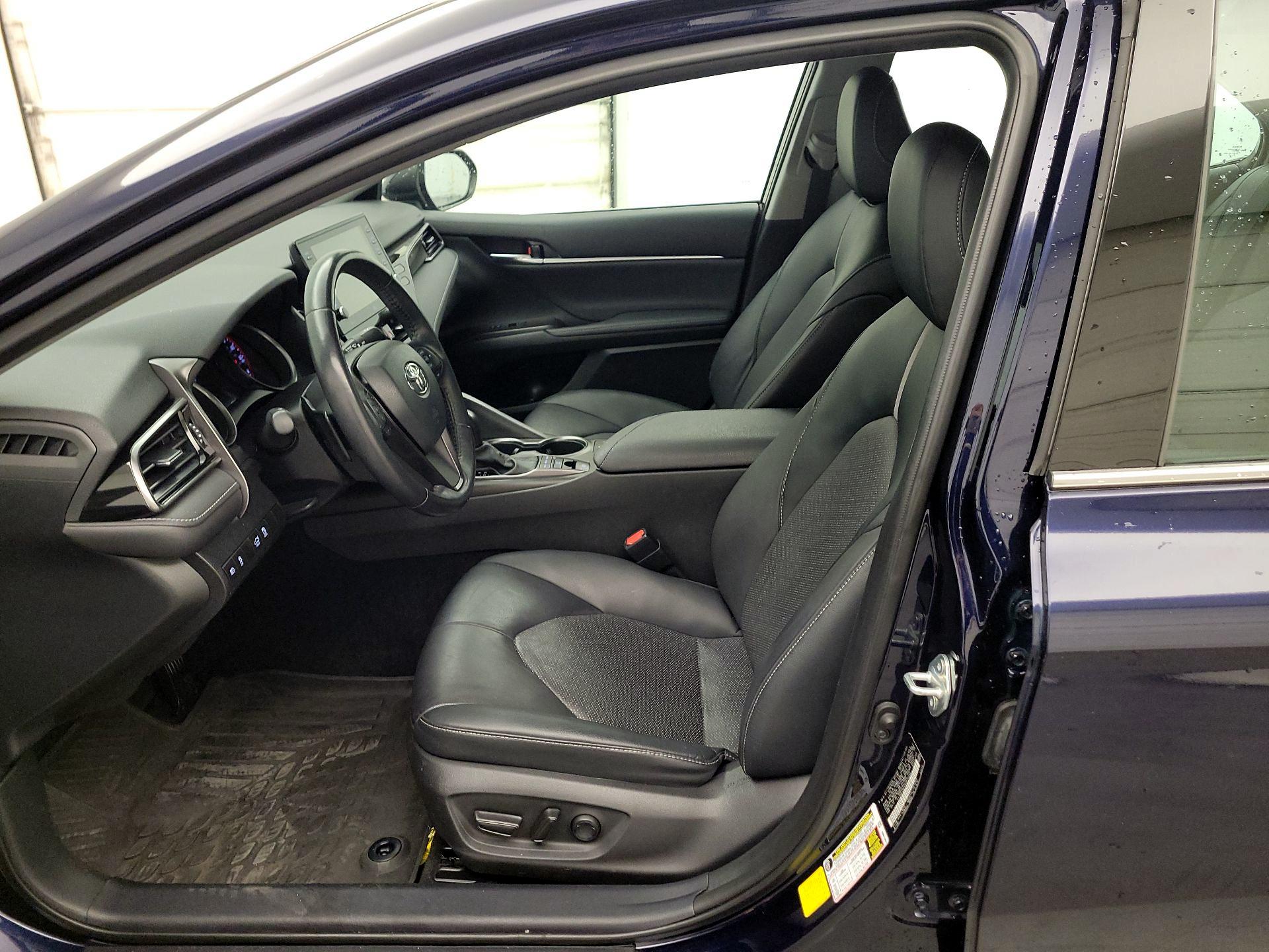 Thumbnail: 2022 Toyota Camry - 11