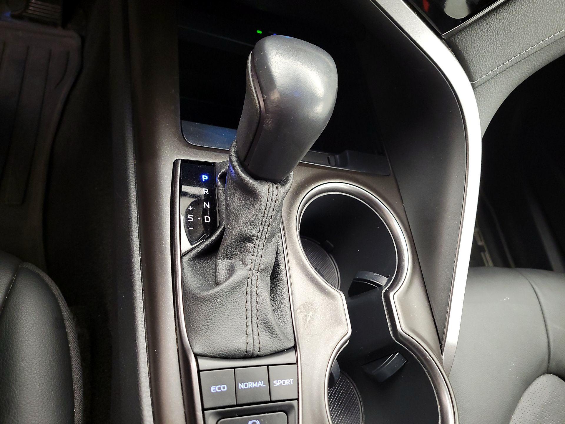 Thumbnail: 2022 Toyota Camry - 15