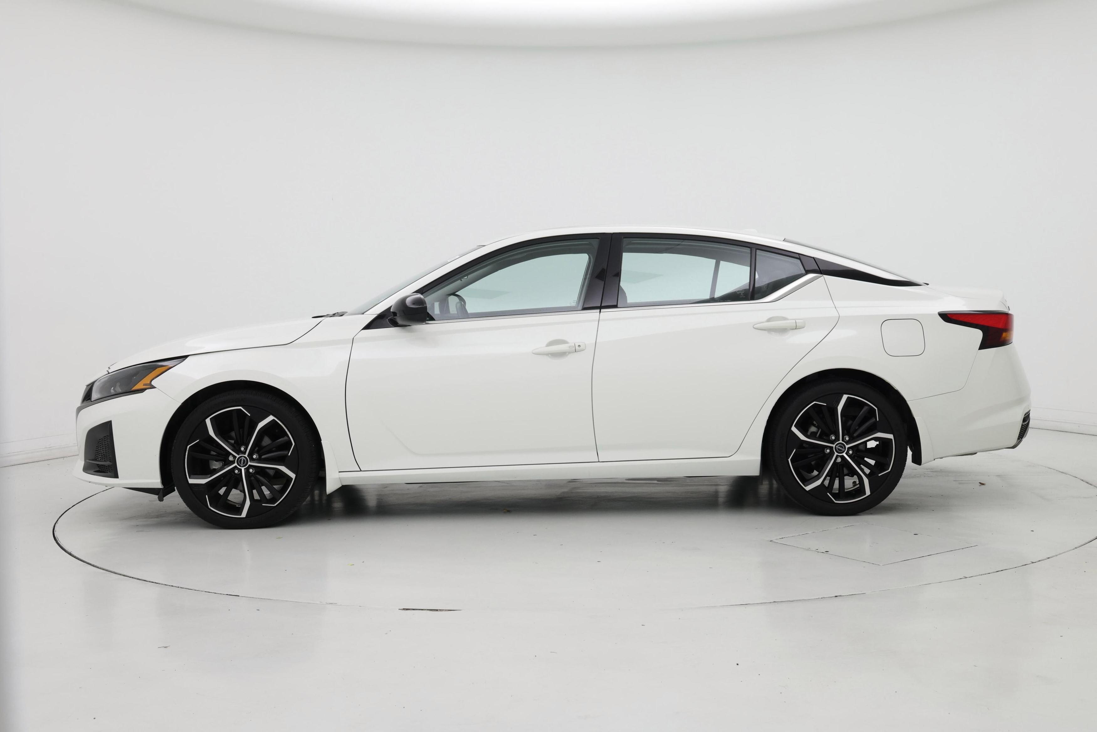 Thumbnail: 2023 Nissan Altima - 3