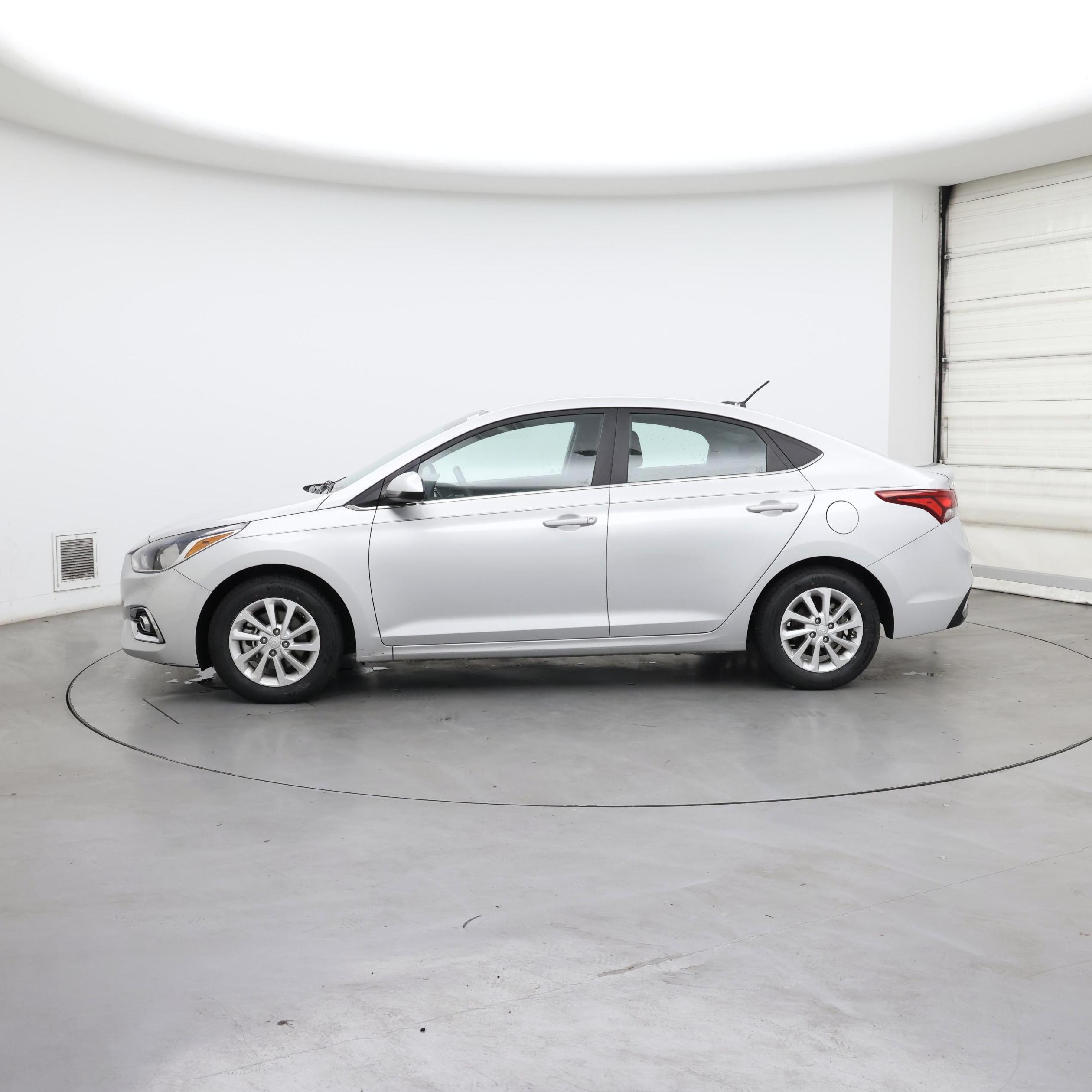 Thumbnail: 2021 Hyundai Accent - 3