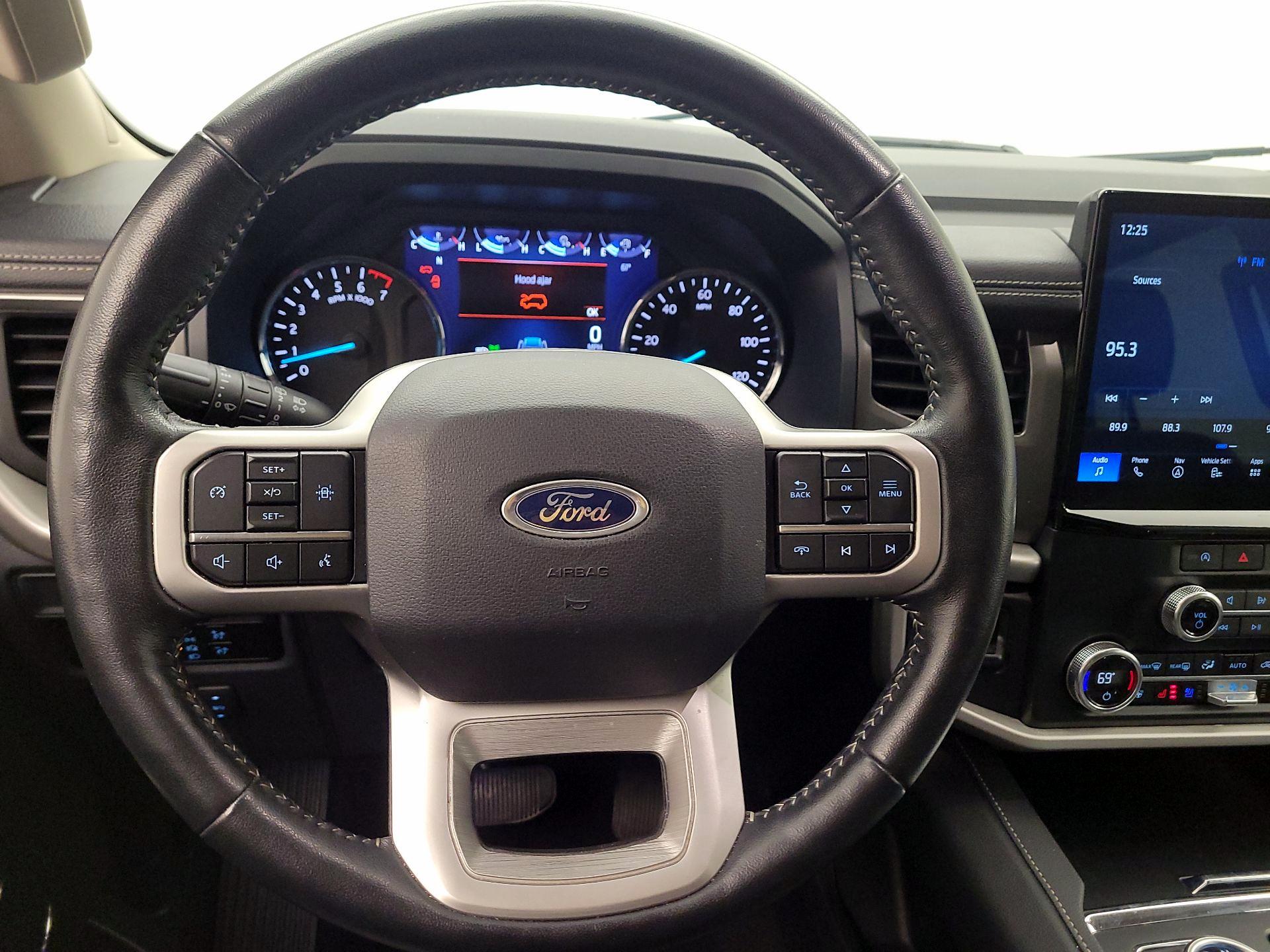 Thumbnail: 2023 Ford Expedition - 10