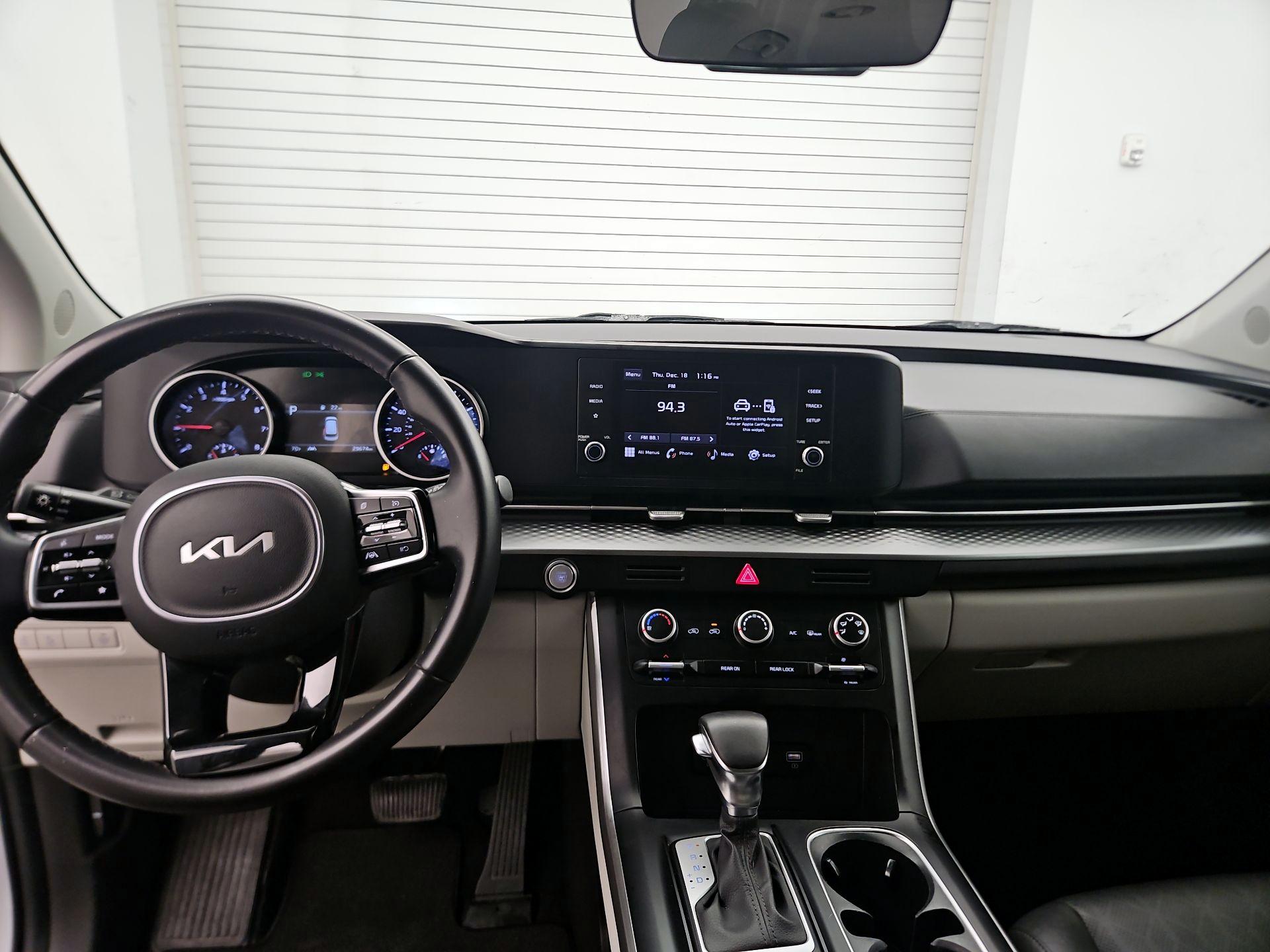 Thumbnail: 2023 Kia Carnival - 9