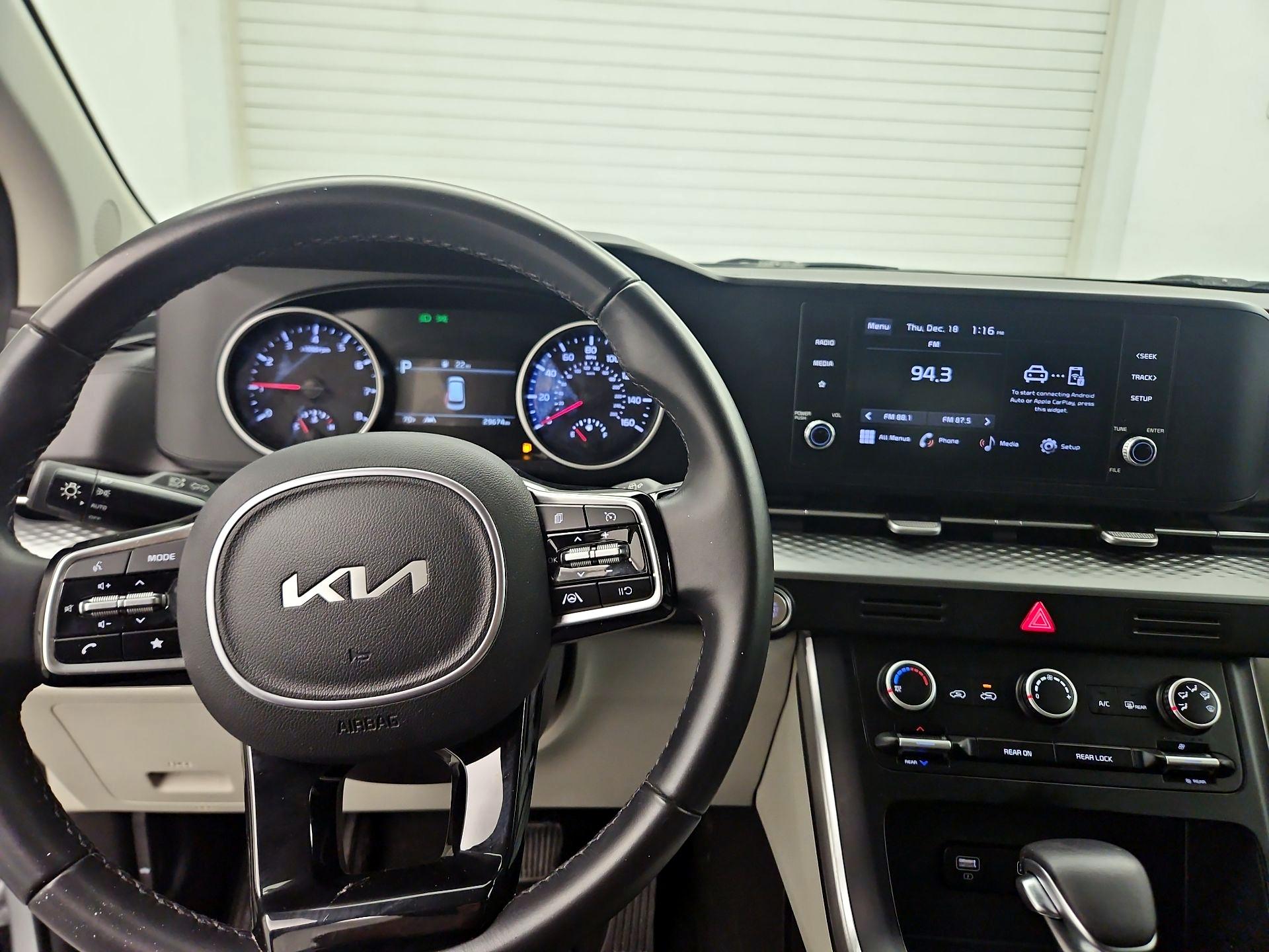 Thumbnail: 2023 Kia Carnival - 10