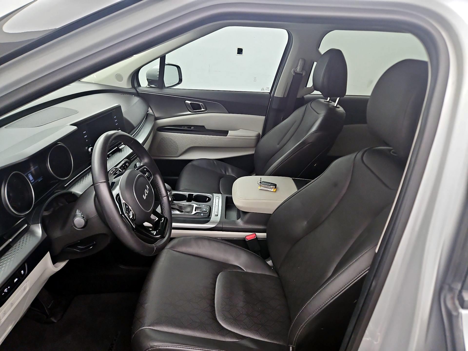 Thumbnail: 2023 Kia Carnival - 11