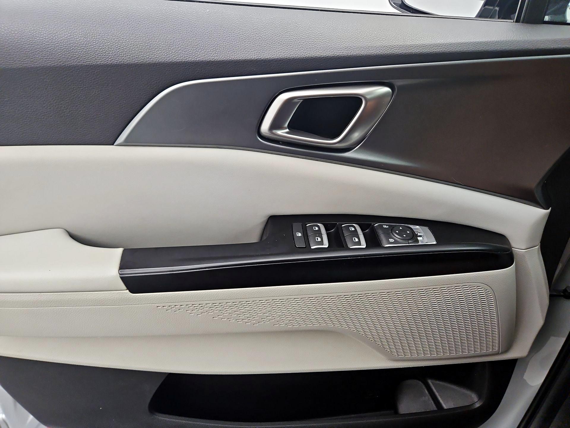 Thumbnail: 2023 Kia Carnival - 12