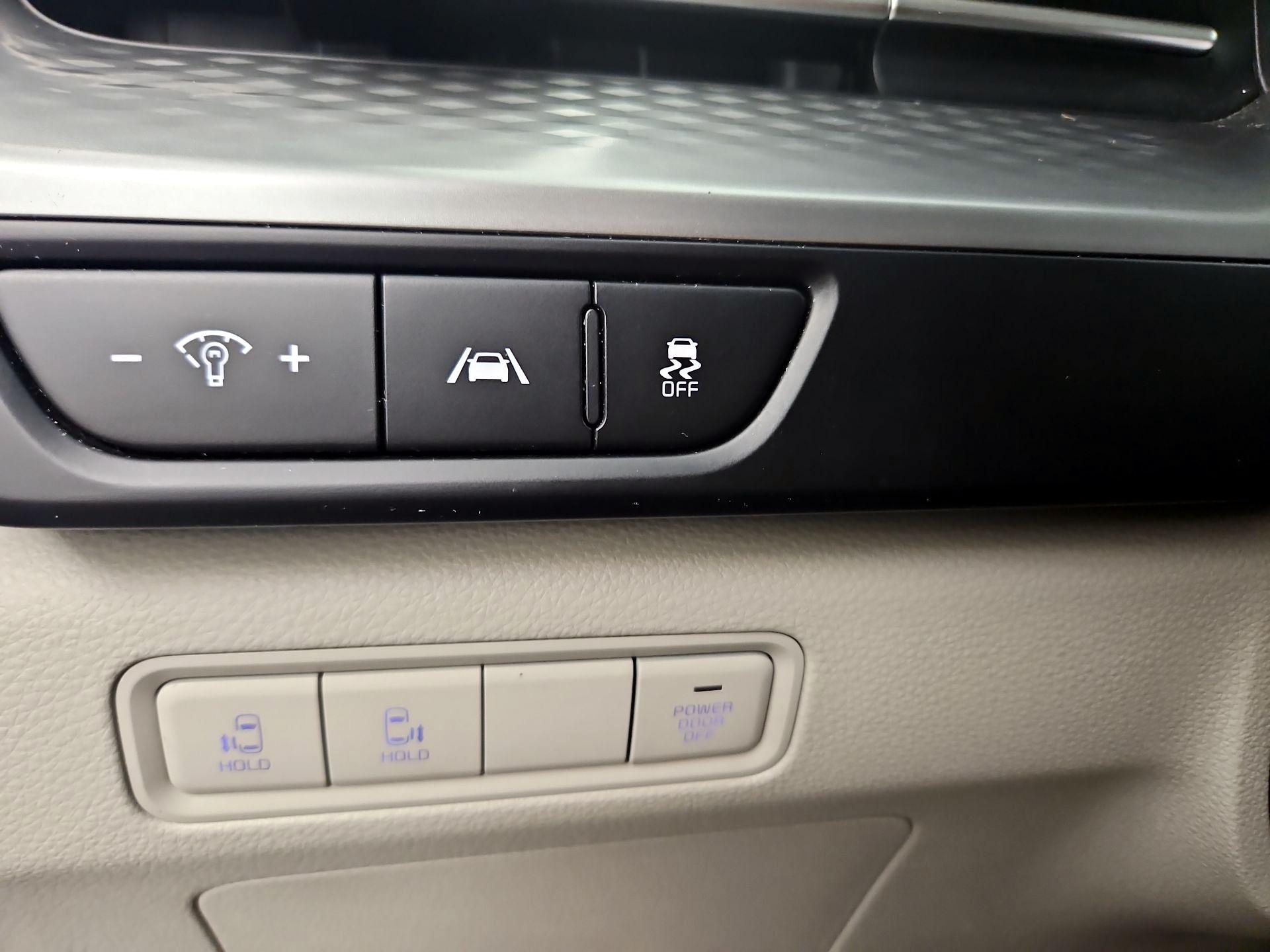 Thumbnail: 2023 Kia Carnival - 13