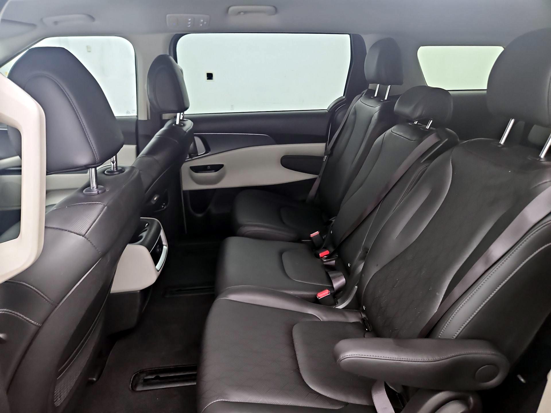 Thumbnail: 2023 Kia Carnival - 18