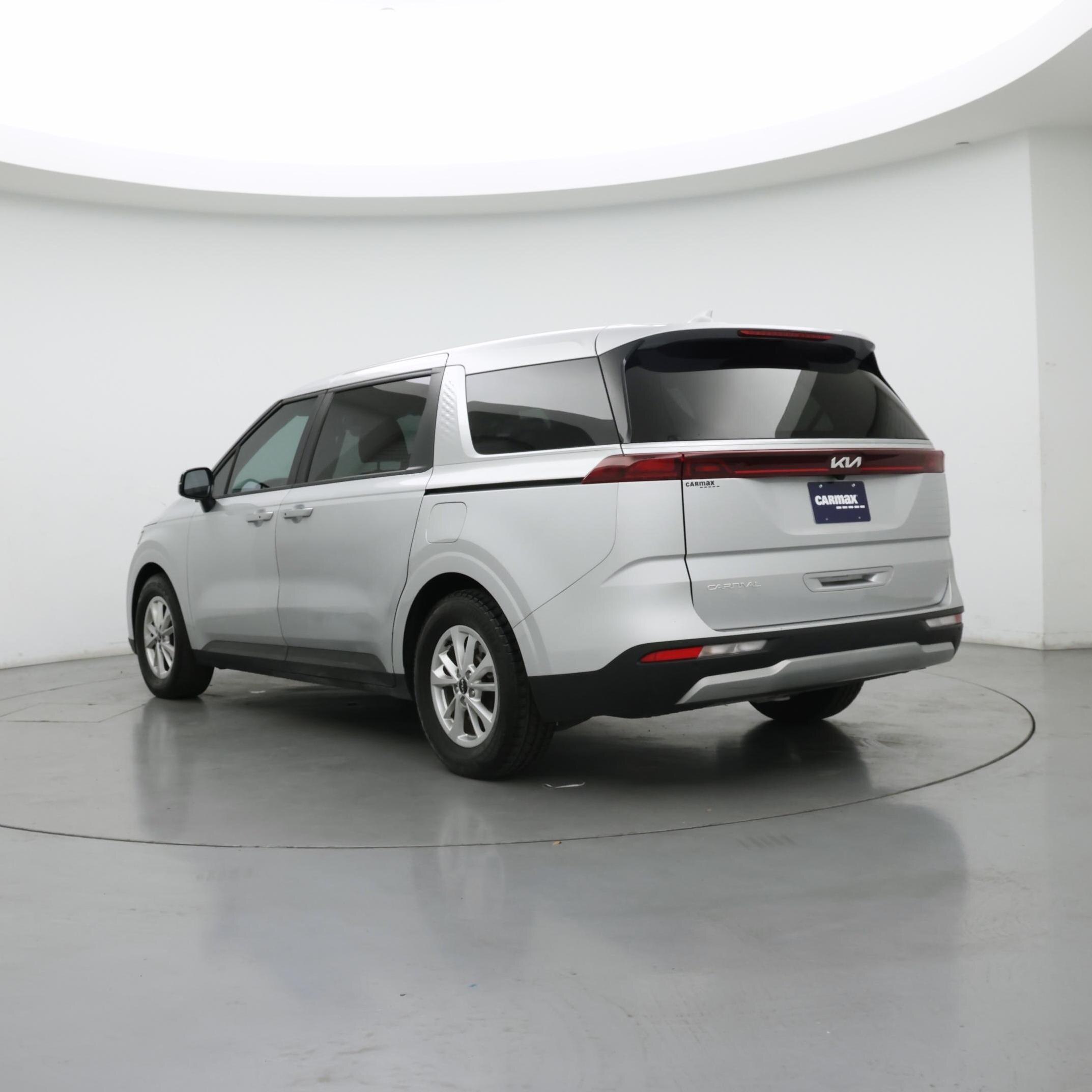 Thumbnail: 2023 Kia Carnival - 2