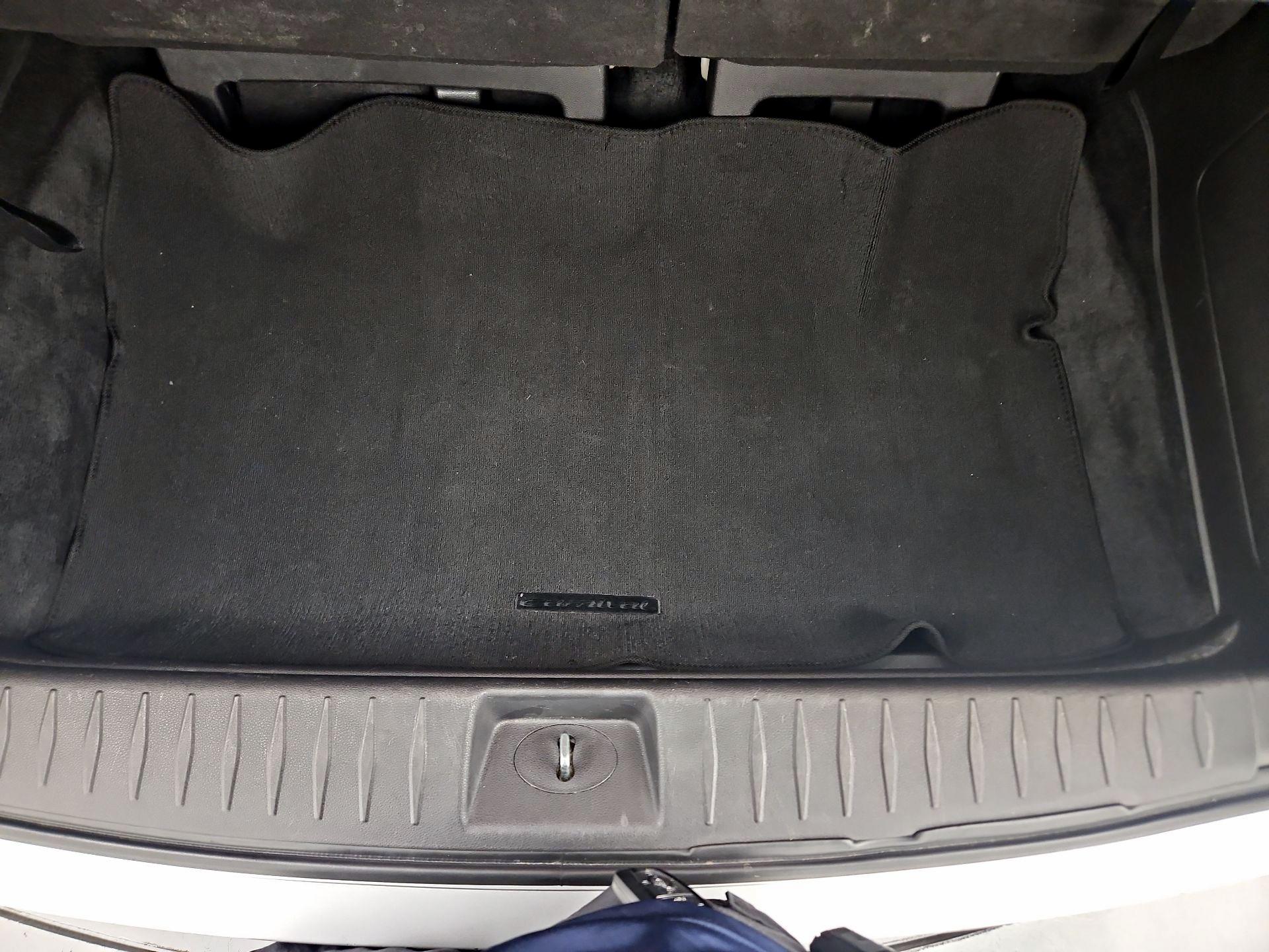 Thumbnail: 2023 Kia Carnival - 19