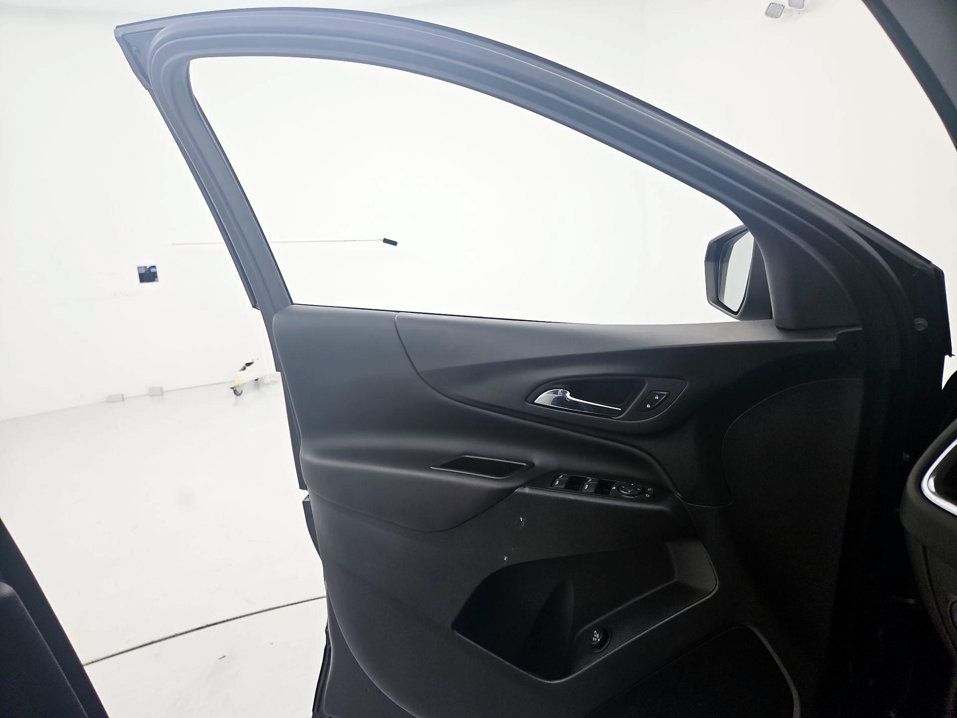 Thumbnail: 2022 Chevrolet Equinox - 12