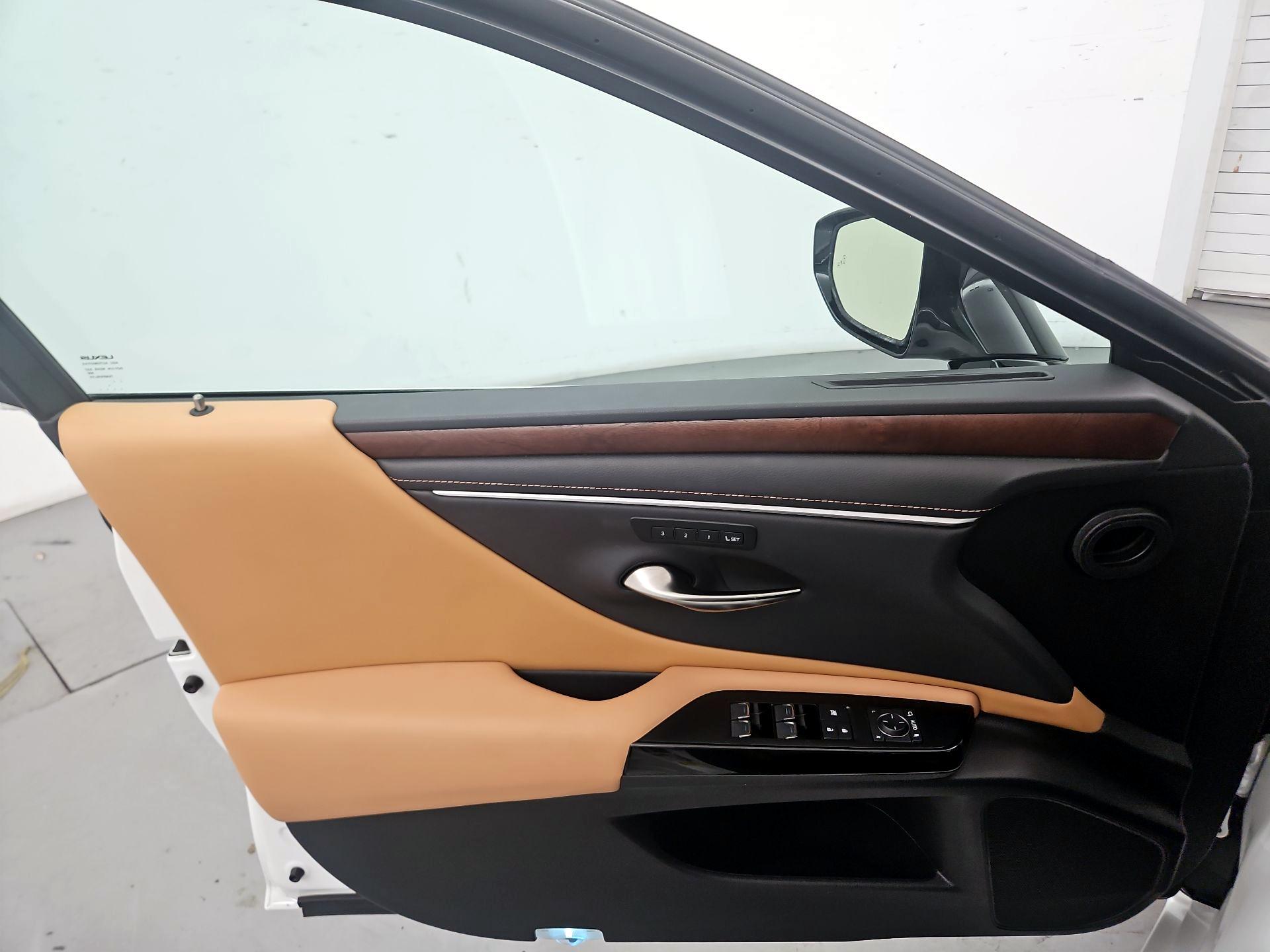 Thumbnail: 2023 Lexus ES - 12