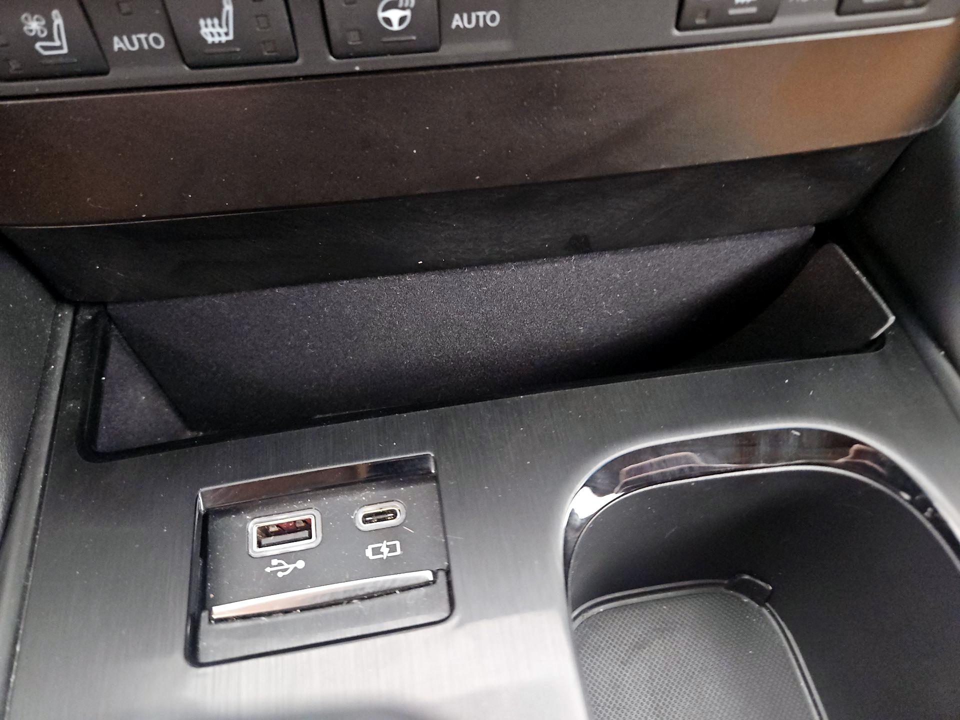 Thumbnail: 2023 Lexus ES - 18