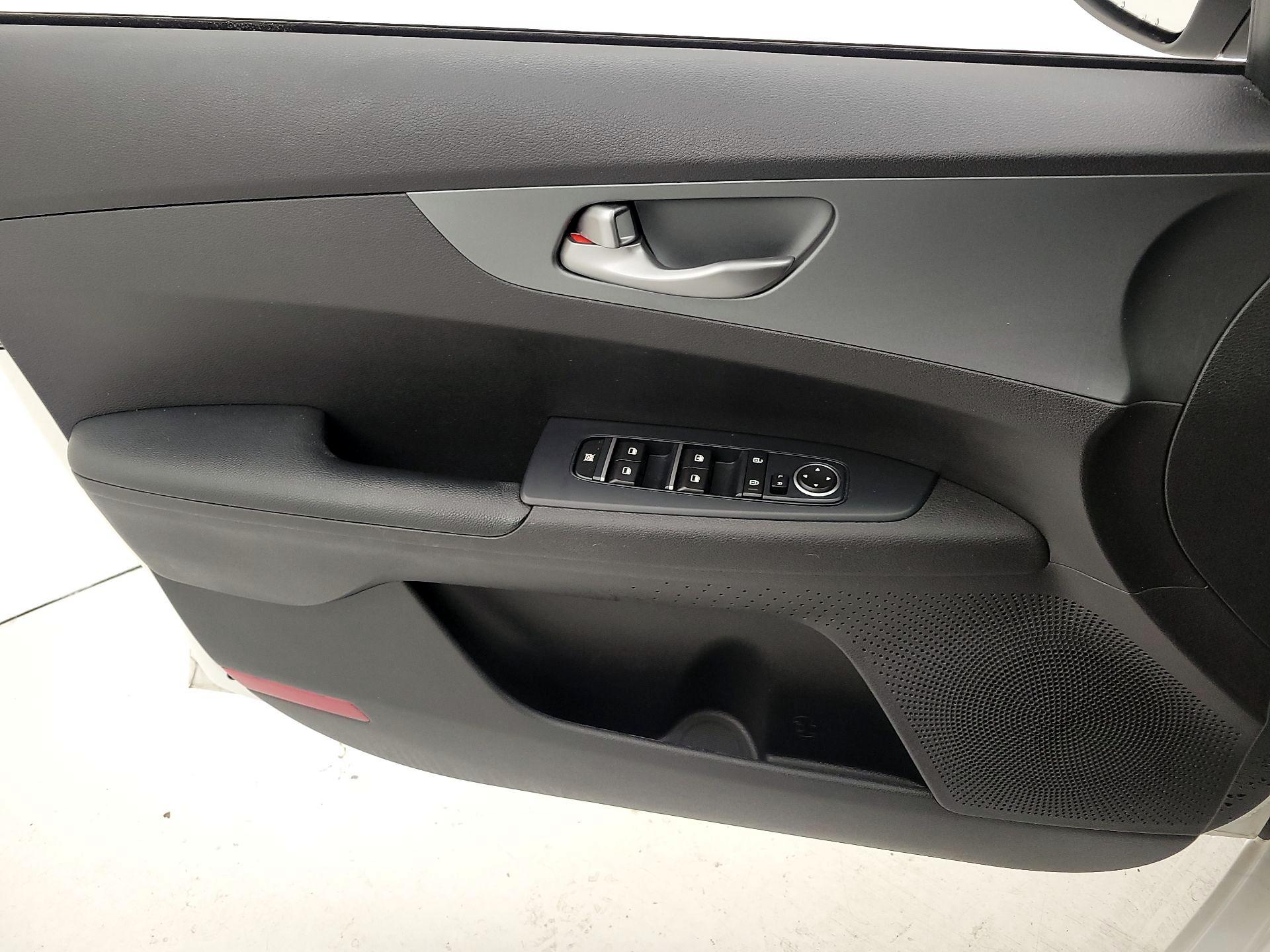 Thumbnail: 2021 Kia Forte - 12