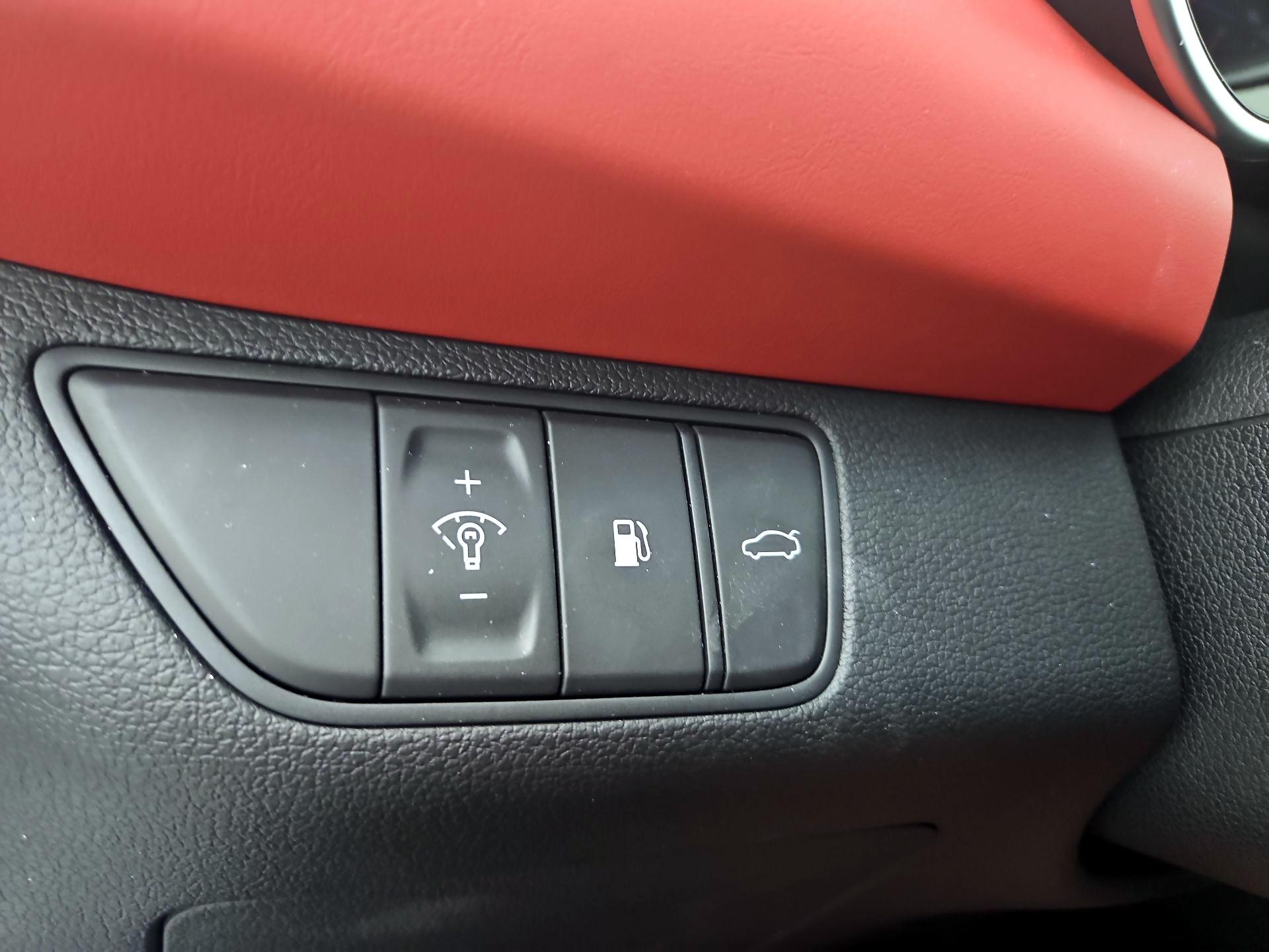 Thumbnail: 2023 Genesis G70 - 13