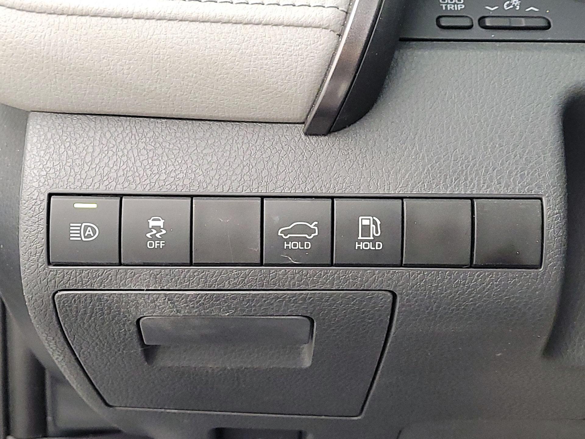 Thumbnail: 2020 Toyota Camry - 13