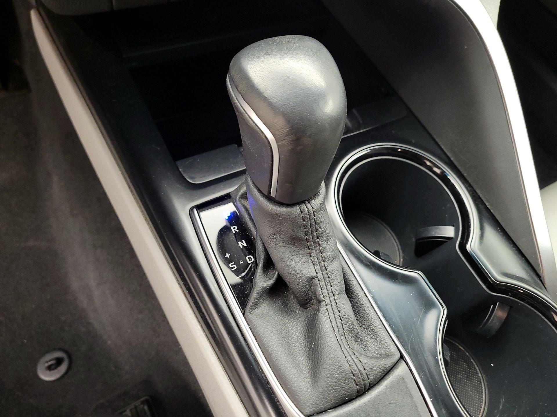 Thumbnail: 2020 Toyota Camry - 17