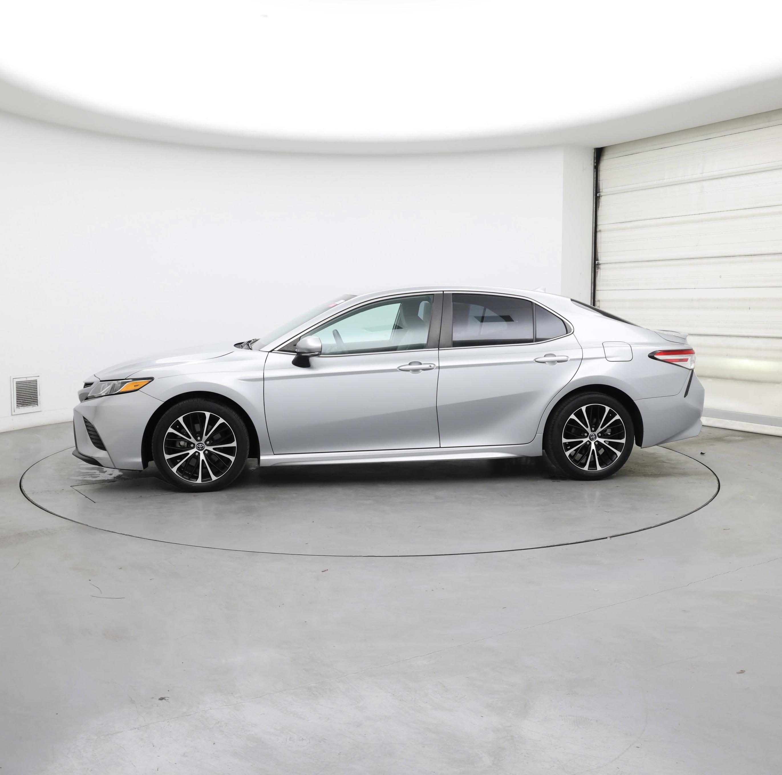 Thumbnail: 2020 Toyota Camry - 3