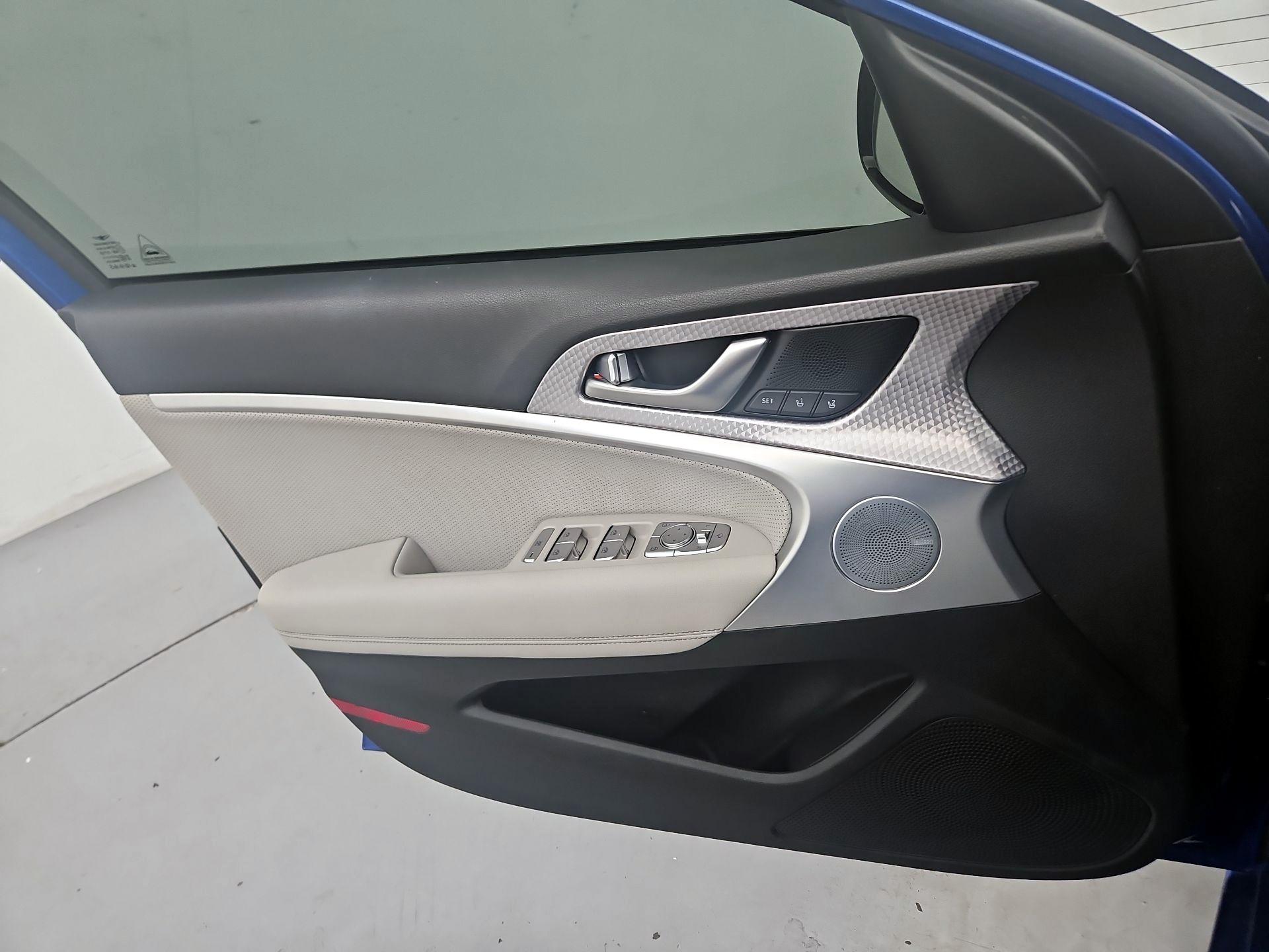 Thumbnail: 2023 Genesis G70 - 12