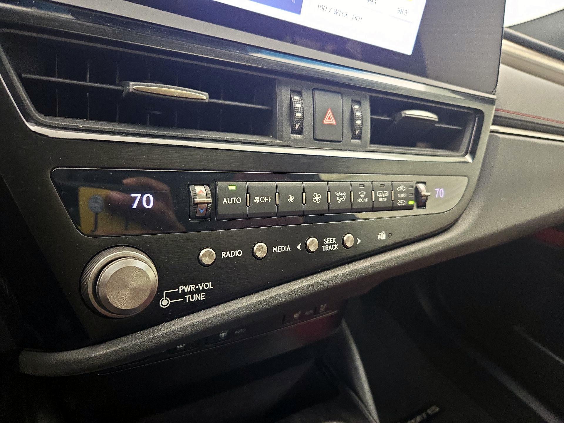 Thumbnail: 2023 Lexus ES - 16