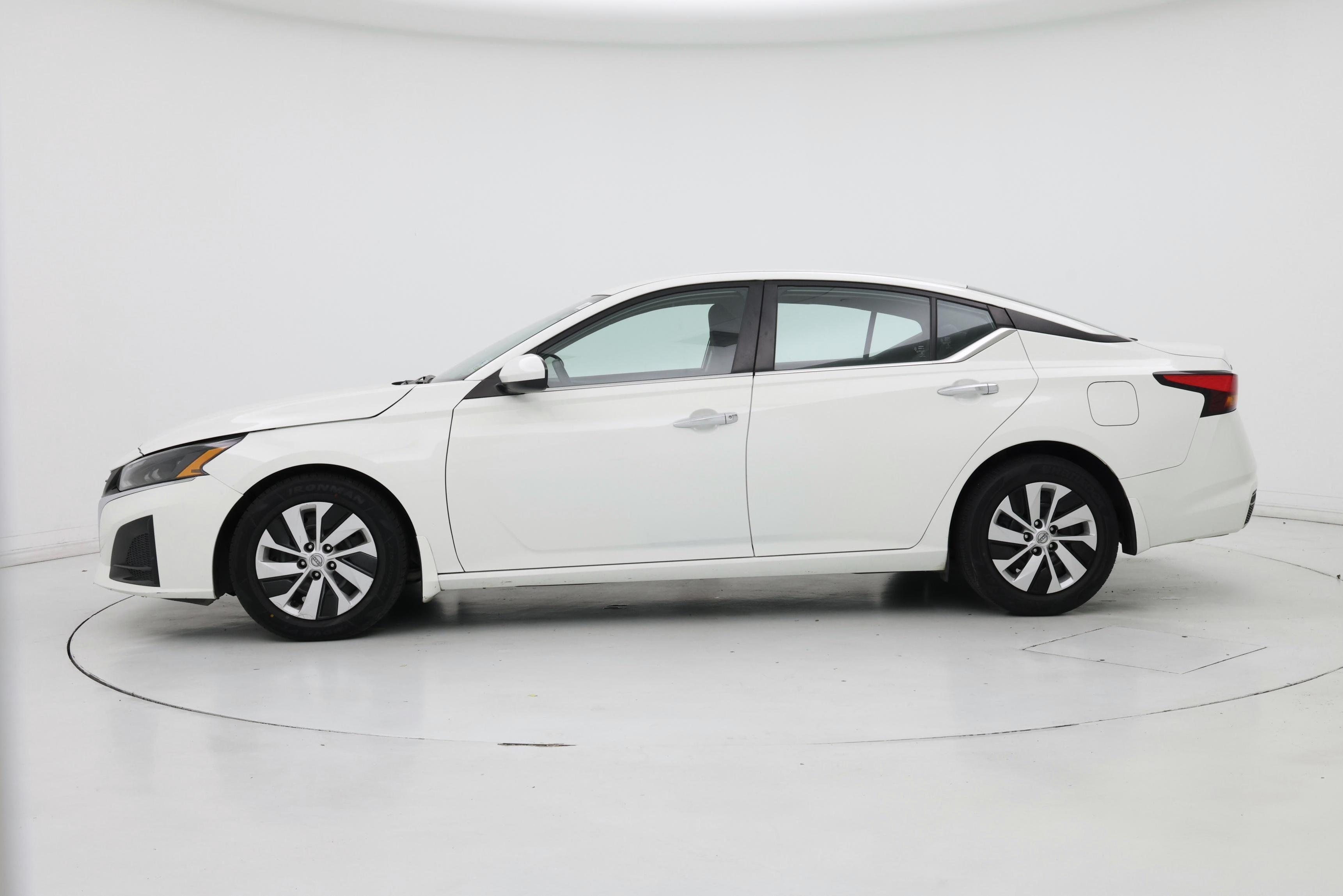 Thumbnail: 2023 Nissan Altima - 3