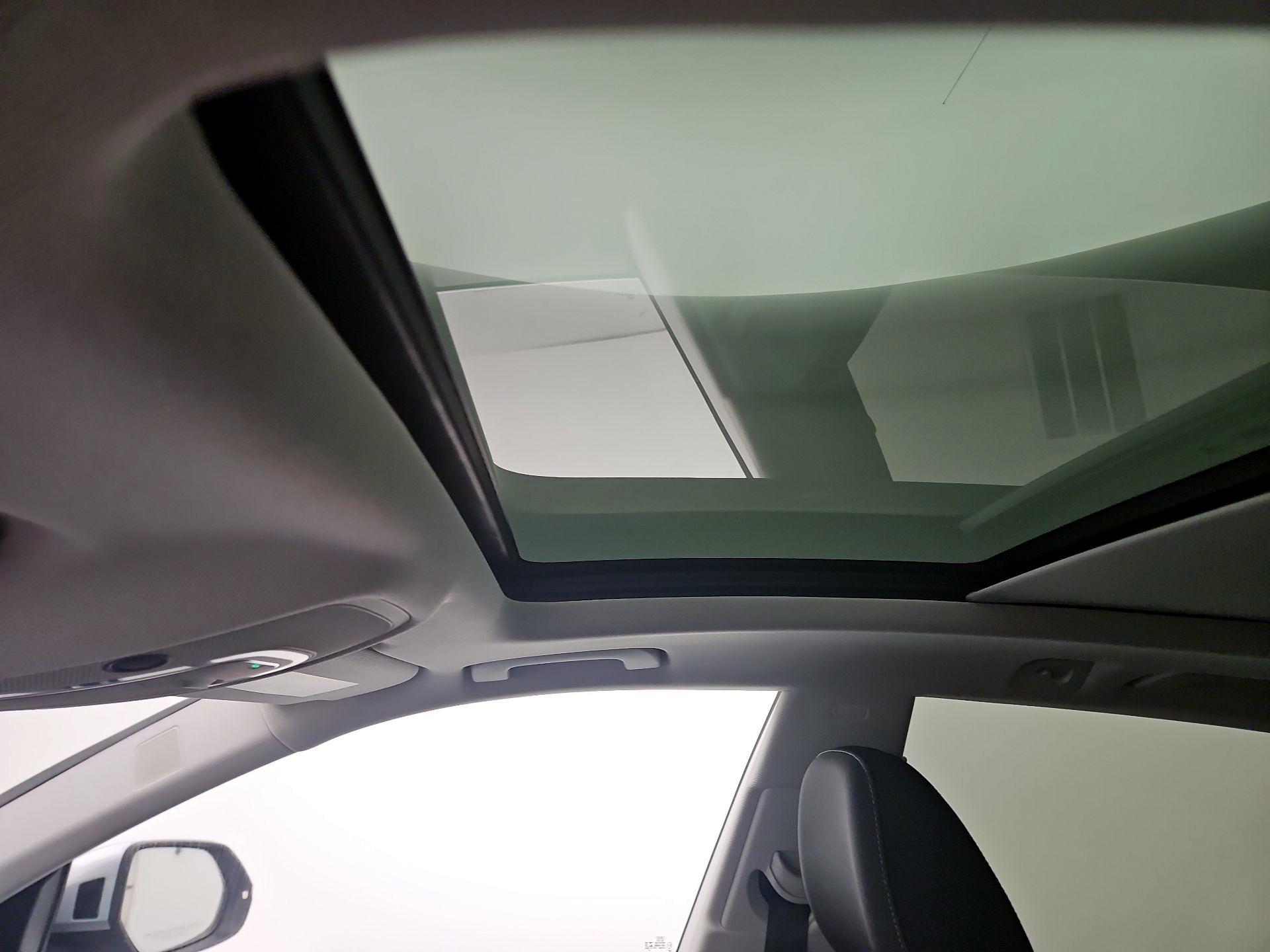 Thumbnail: 2020 Audi Q8 - 20