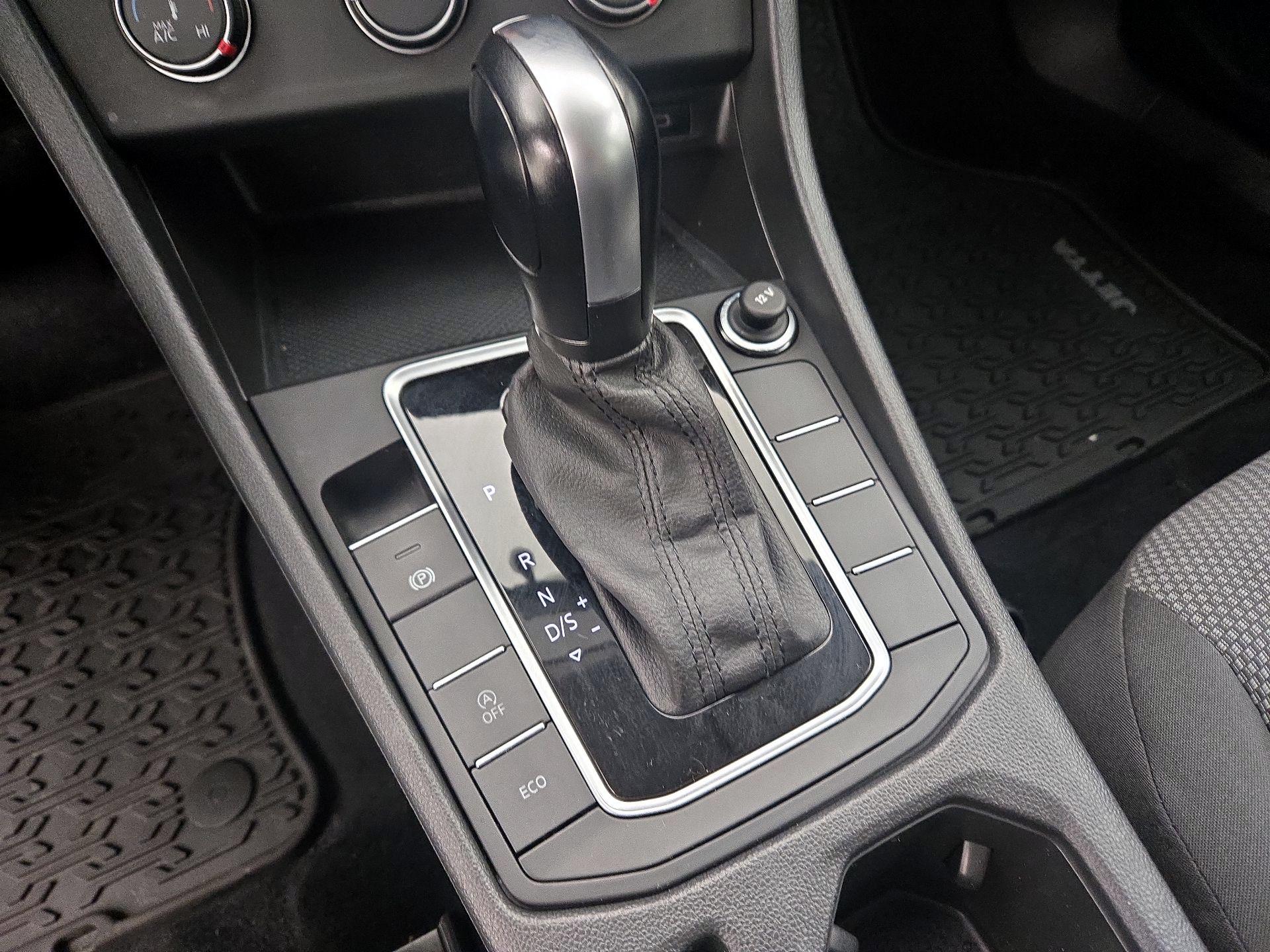 Thumbnail: 2021 Volkswagen Jetta - 17