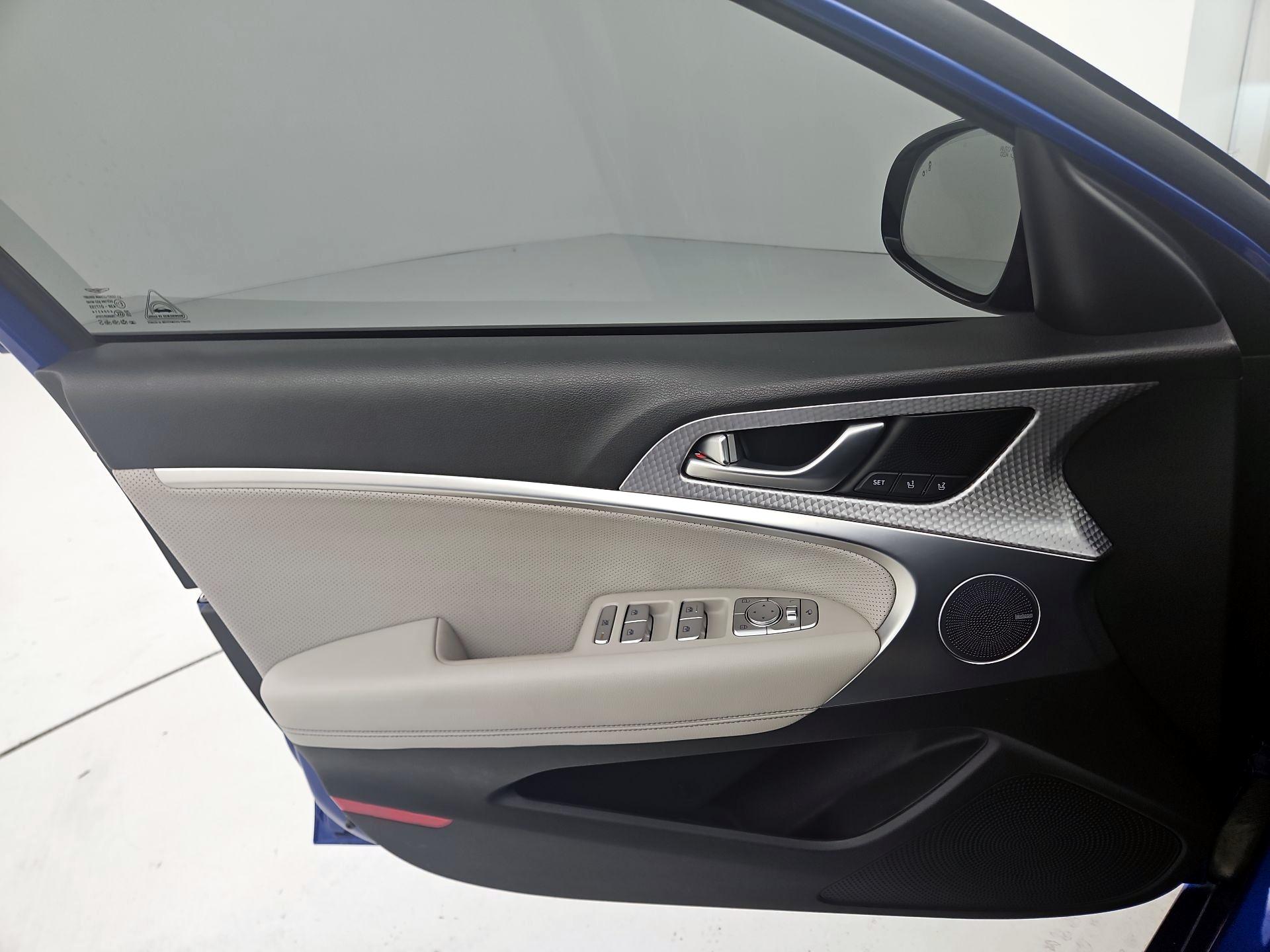 Thumbnail: 2023 Genesis G70 - 12