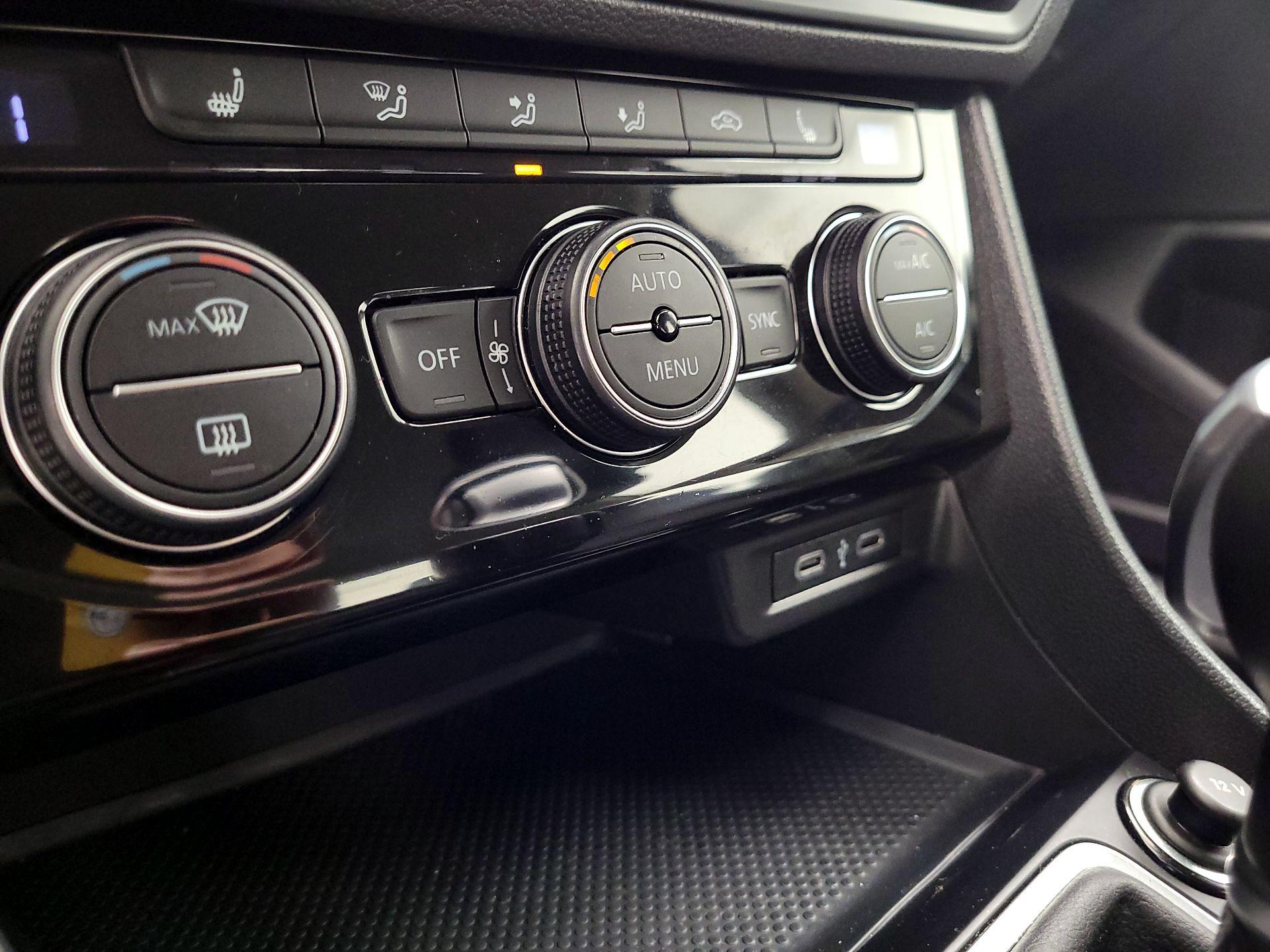 Thumbnail: 2022 Volkswagen Jetta - 14