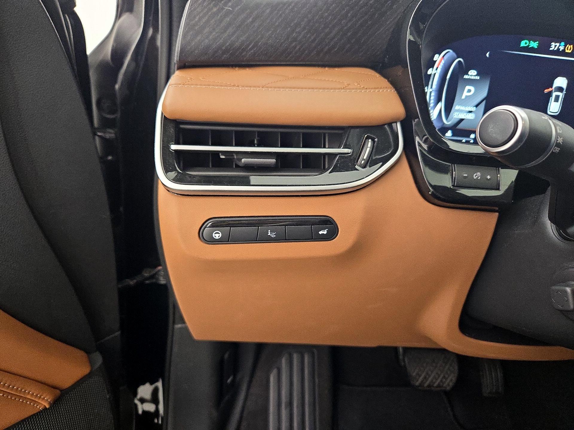 Thumbnail: 2023 INFINITI QX60 - 13