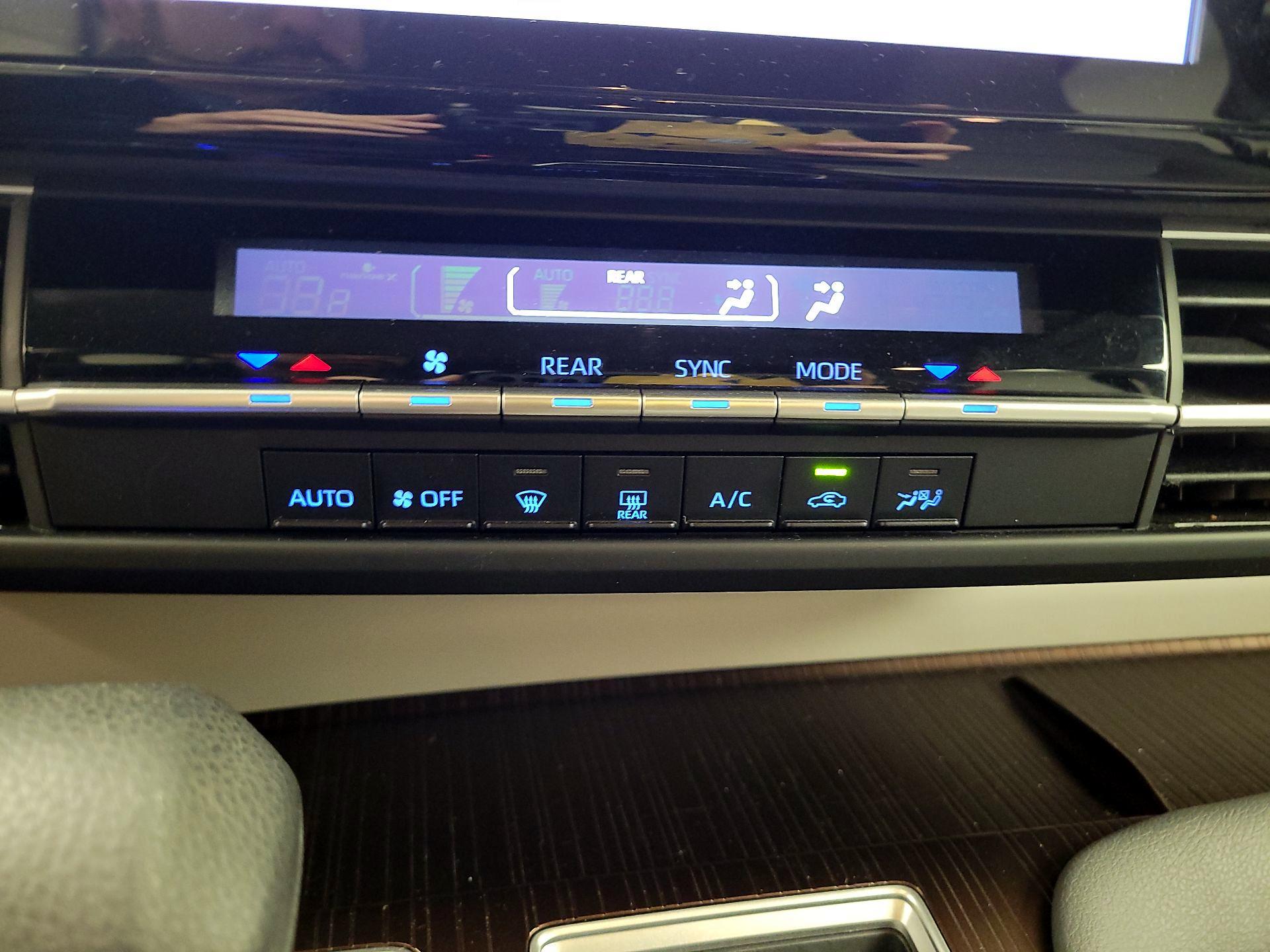 Thumbnail: 2024 Toyota Sienna - 14