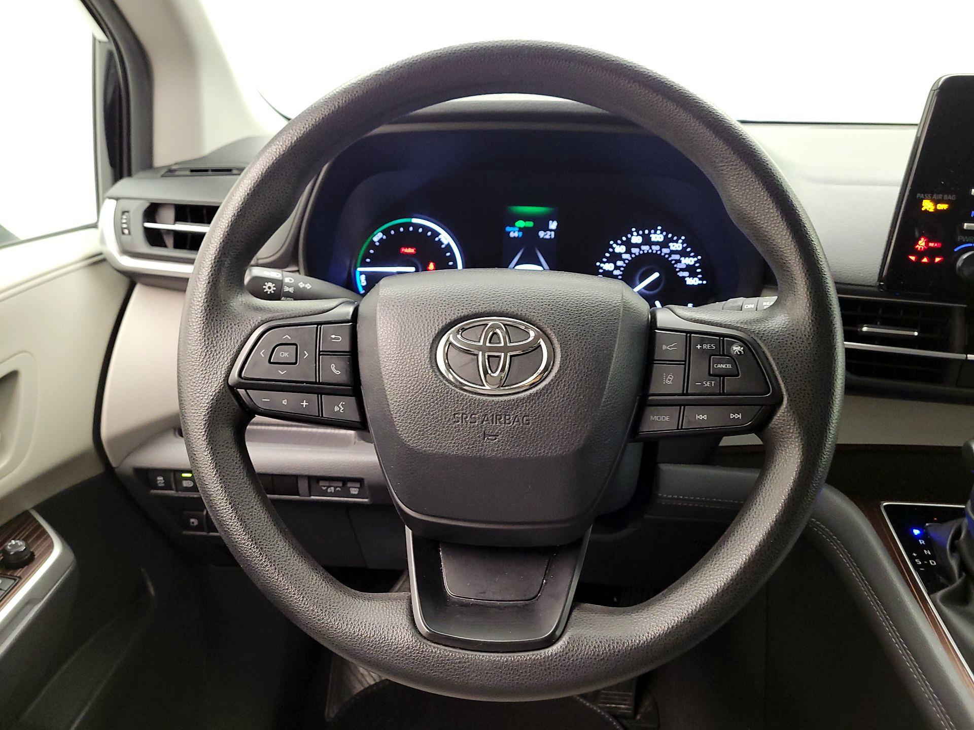 Thumbnail: 2024 Toyota Sienna - 10