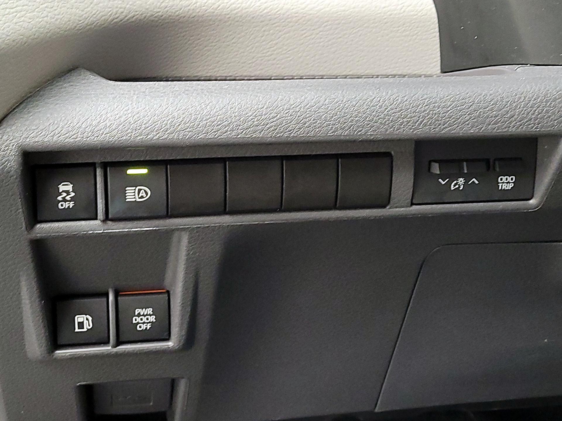 Thumbnail: 2024 Toyota Sienna - 13