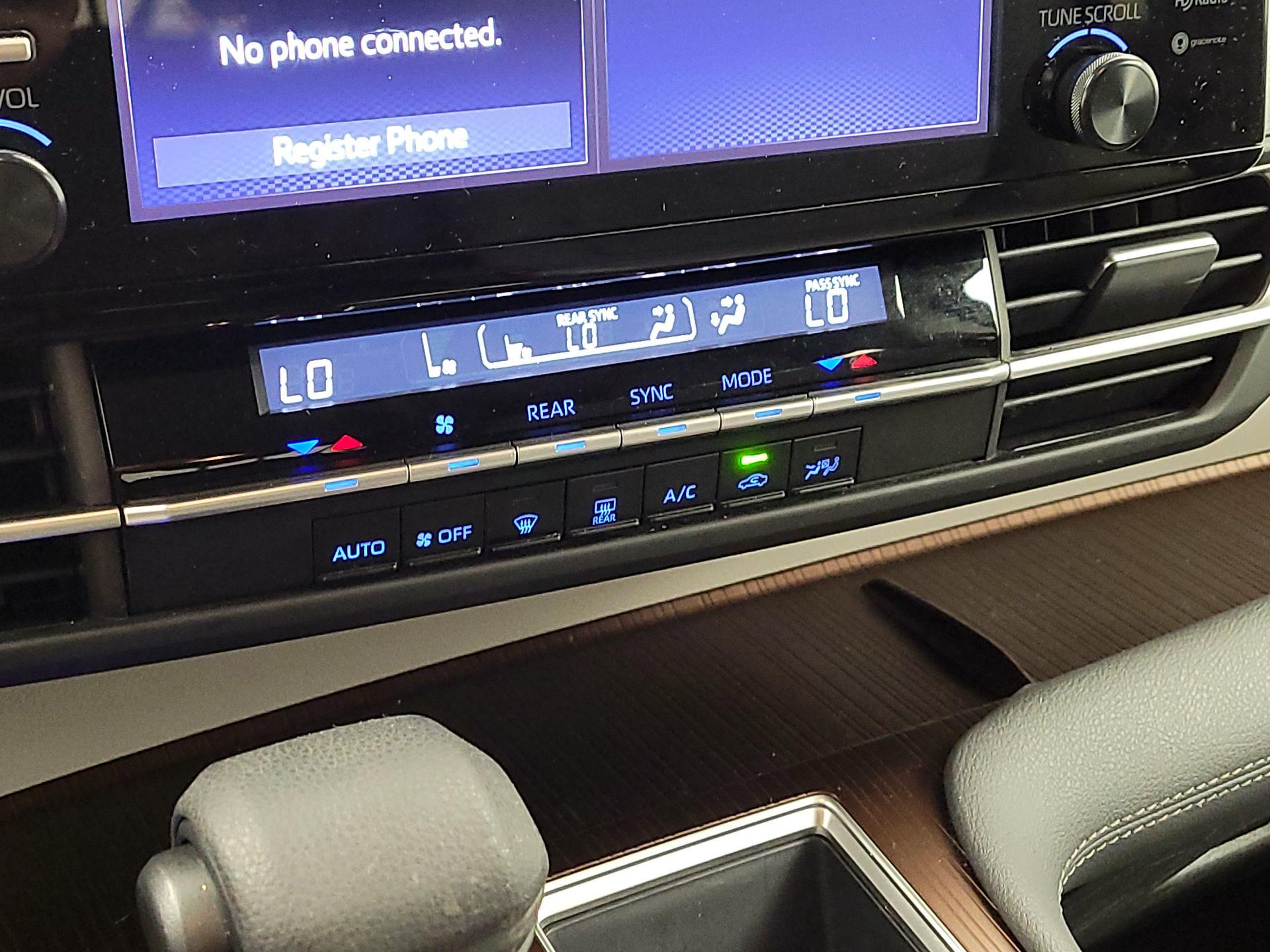 Thumbnail: 2024 Toyota Sienna - 16