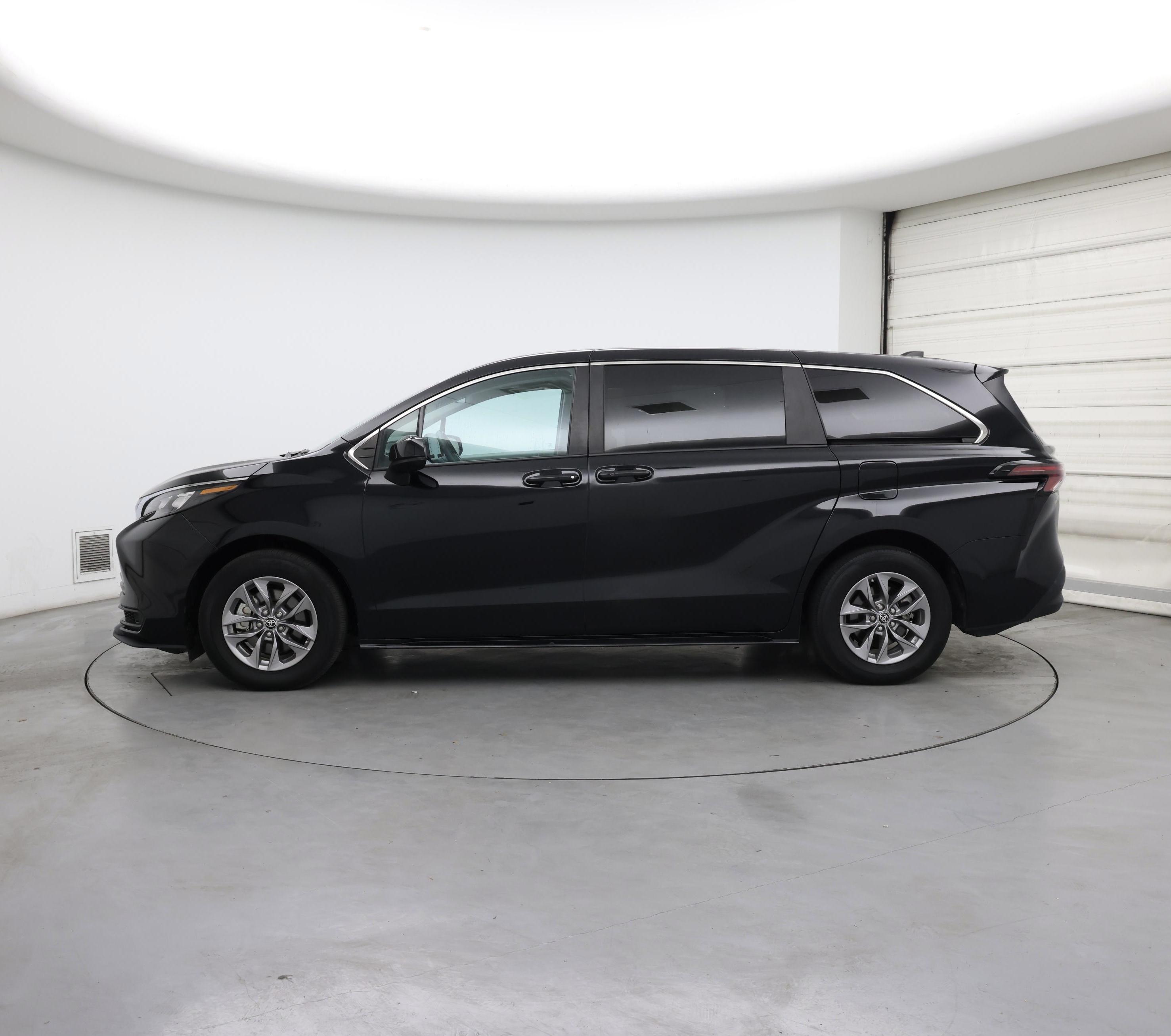 Thumbnail: 2024 Toyota Sienna - 3