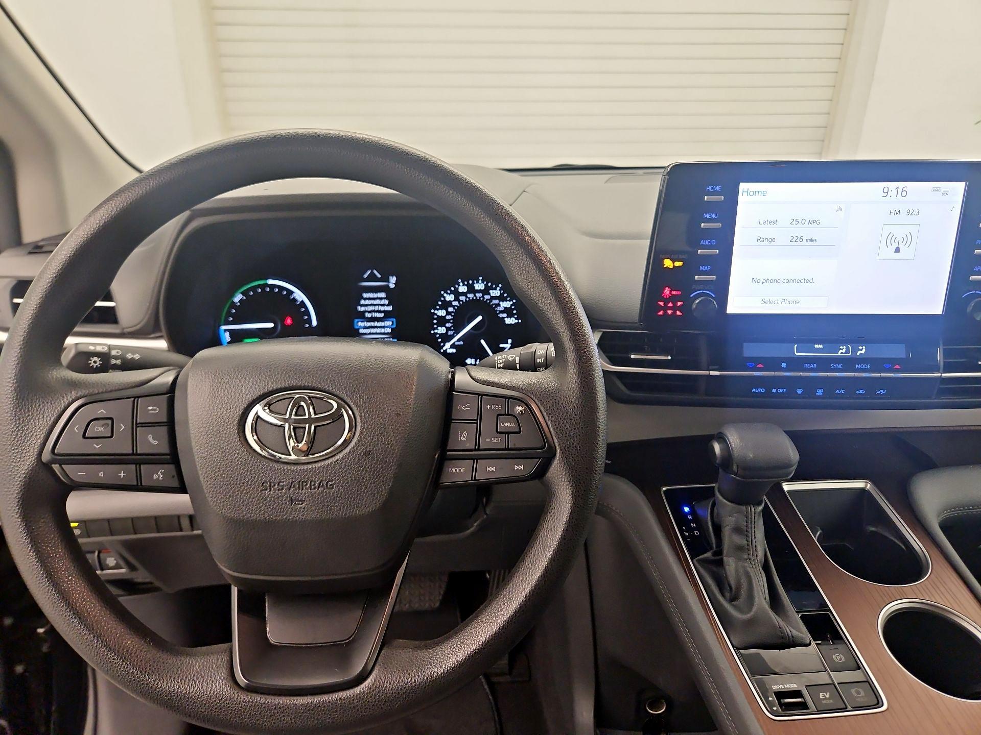 Thumbnail: 2024 Toyota Sienna - 10