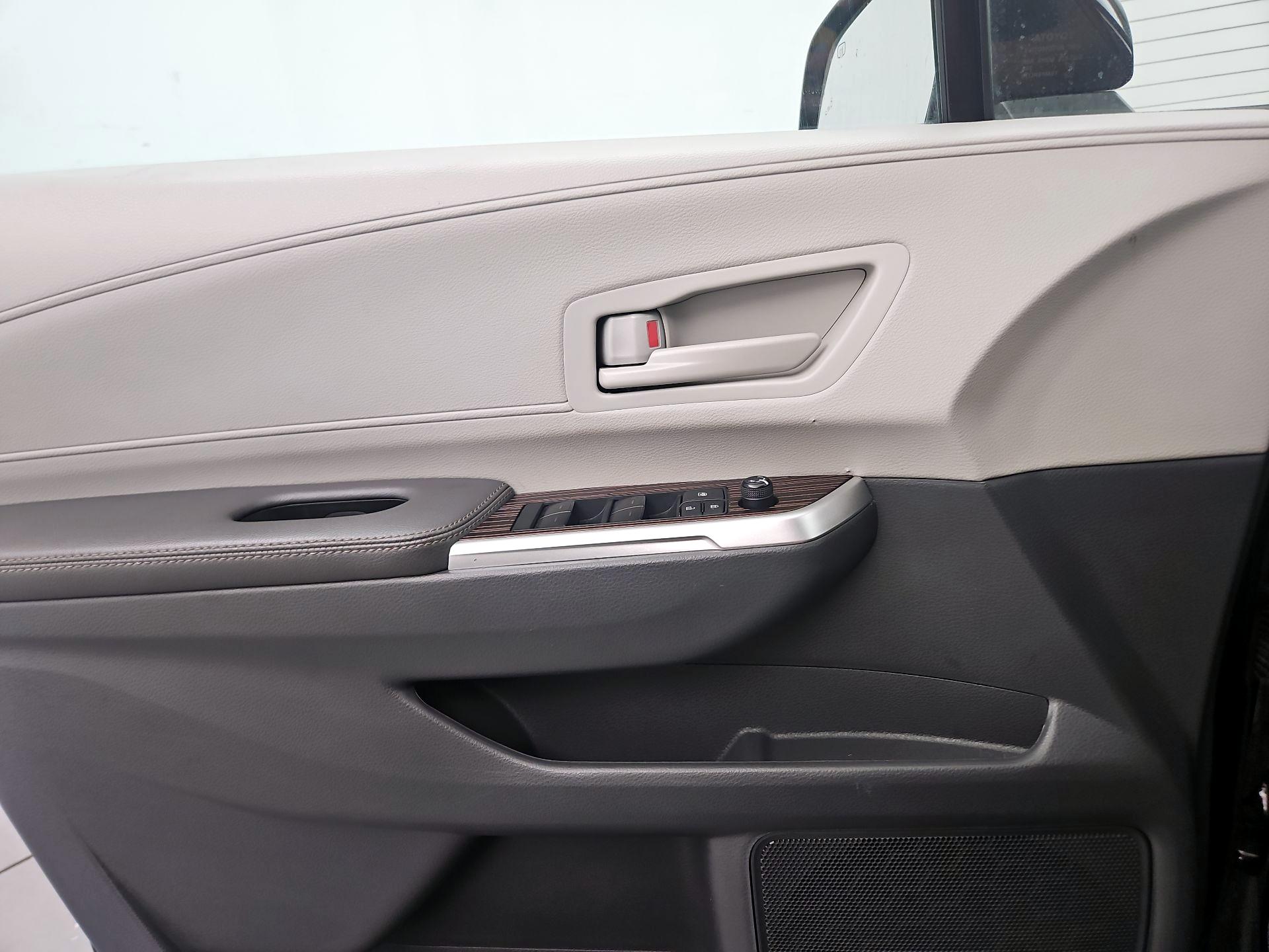 Thumbnail: 2024 Toyota Sienna - 12