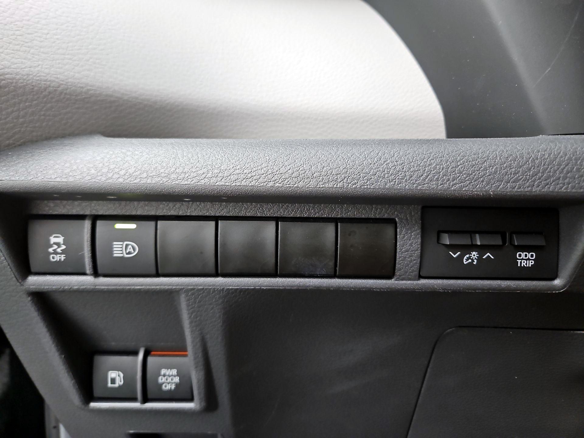 Thumbnail: 2024 Toyota Sienna - 13