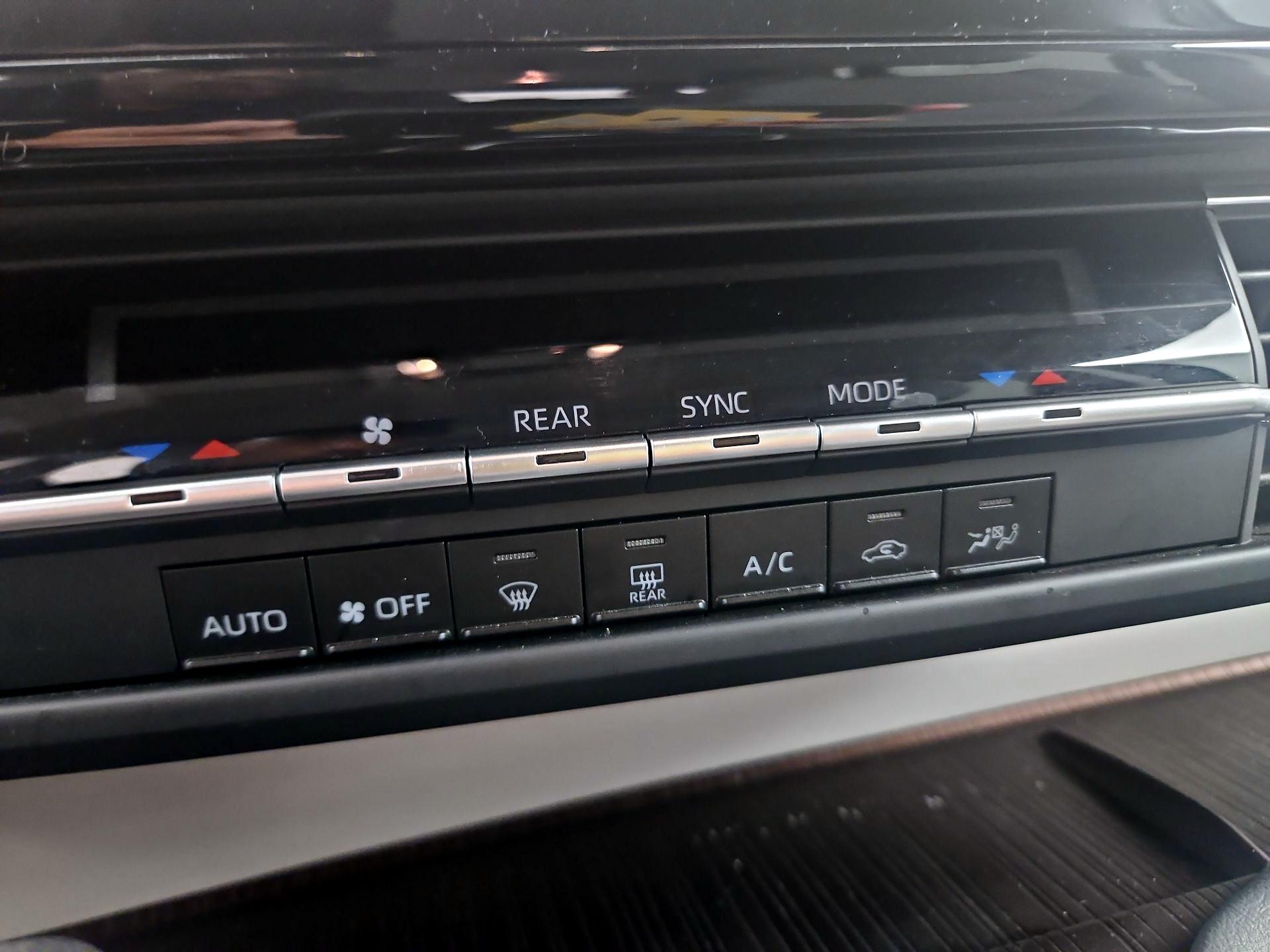 Thumbnail: 2024 Toyota Sienna - 16