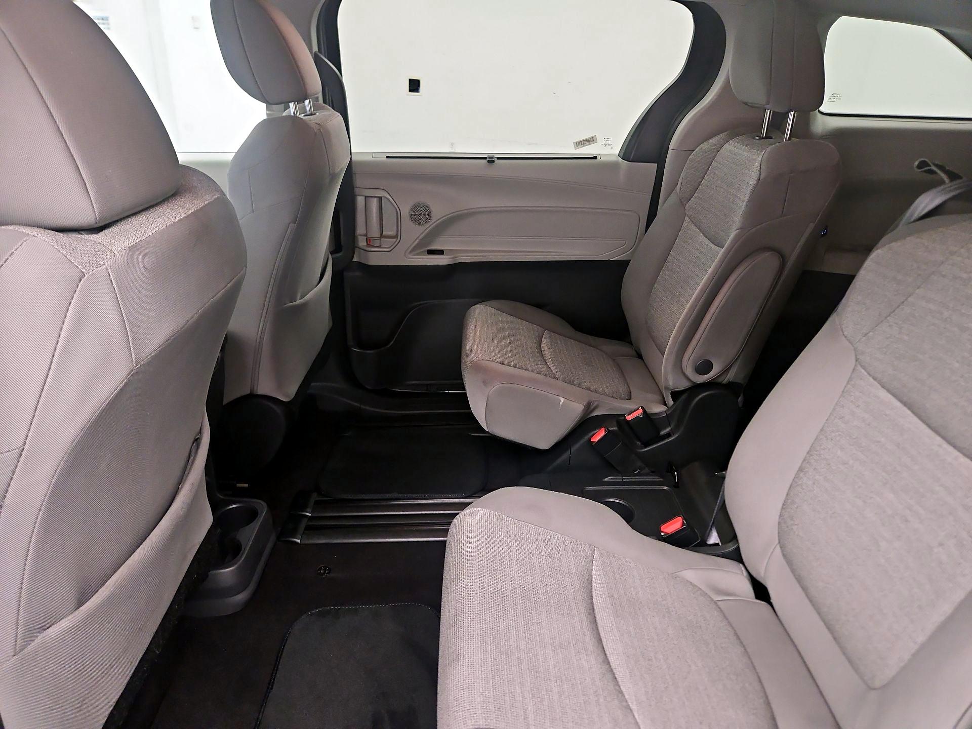 Thumbnail: 2024 Toyota Sienna - 18