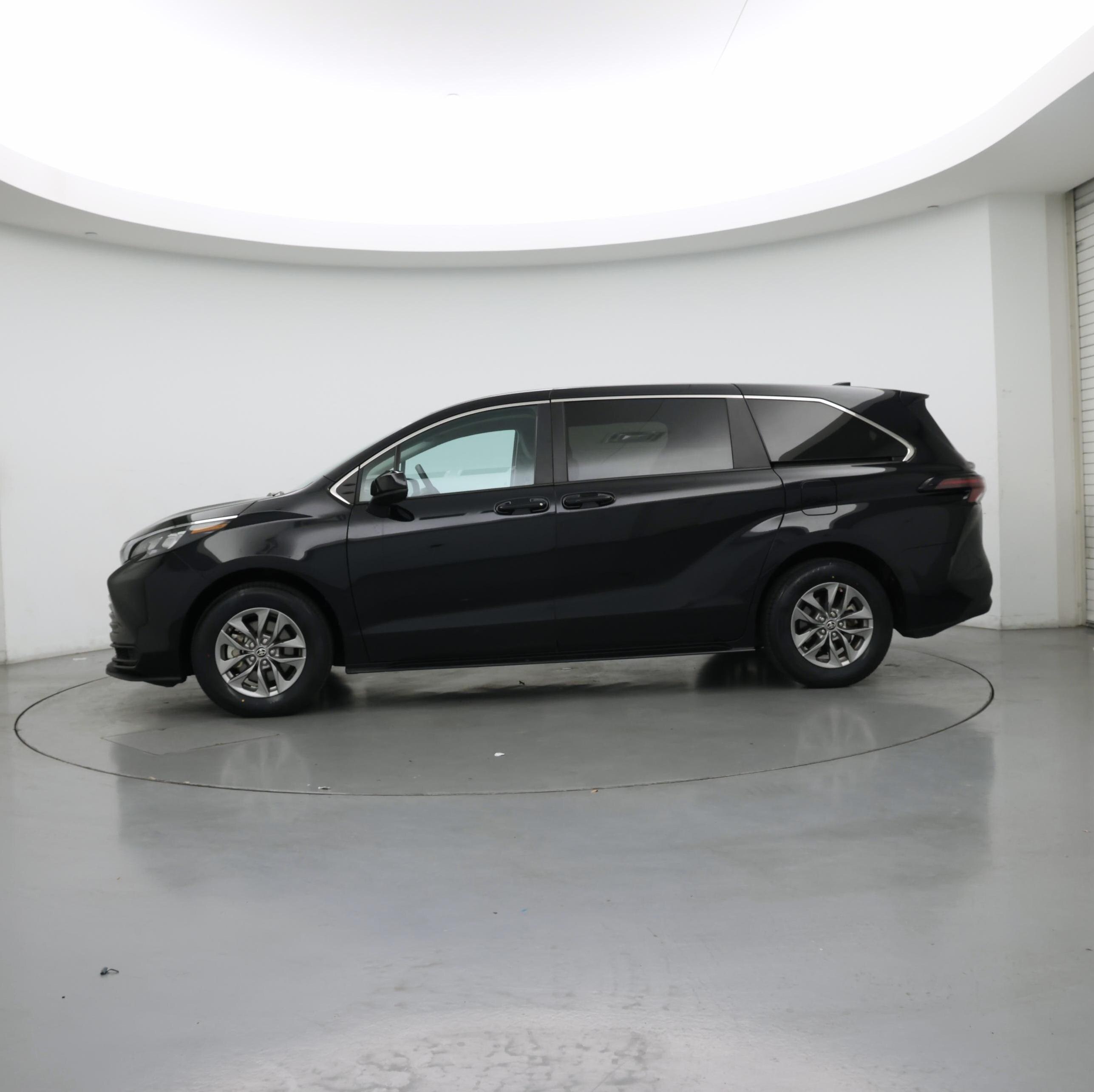 Thumbnail: 2024 Toyota Sienna - 3