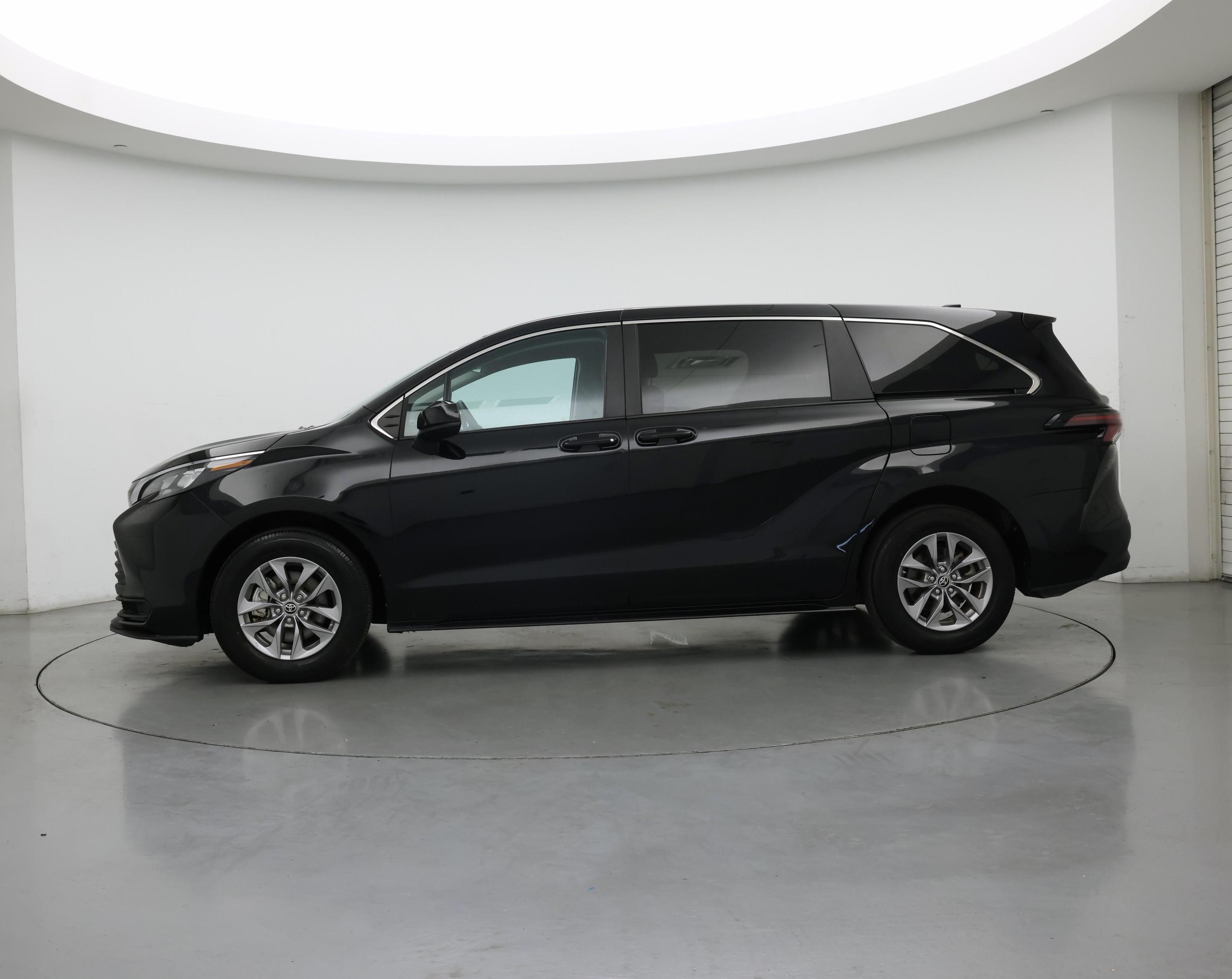 Thumbnail: 2024 Toyota Sienna - 3