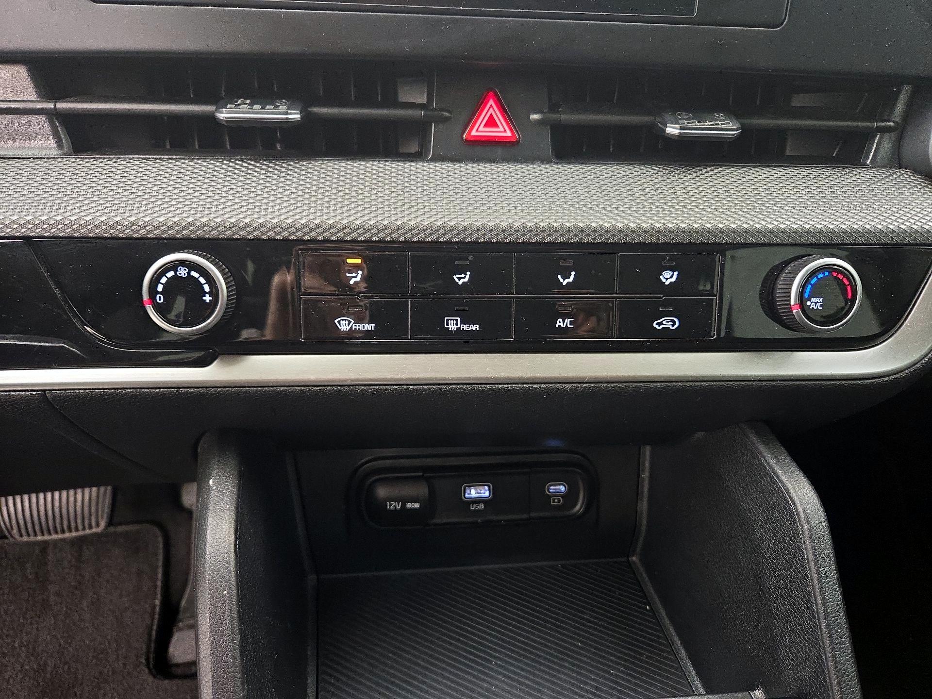 Thumbnail: 2023 Kia Sportage - 16